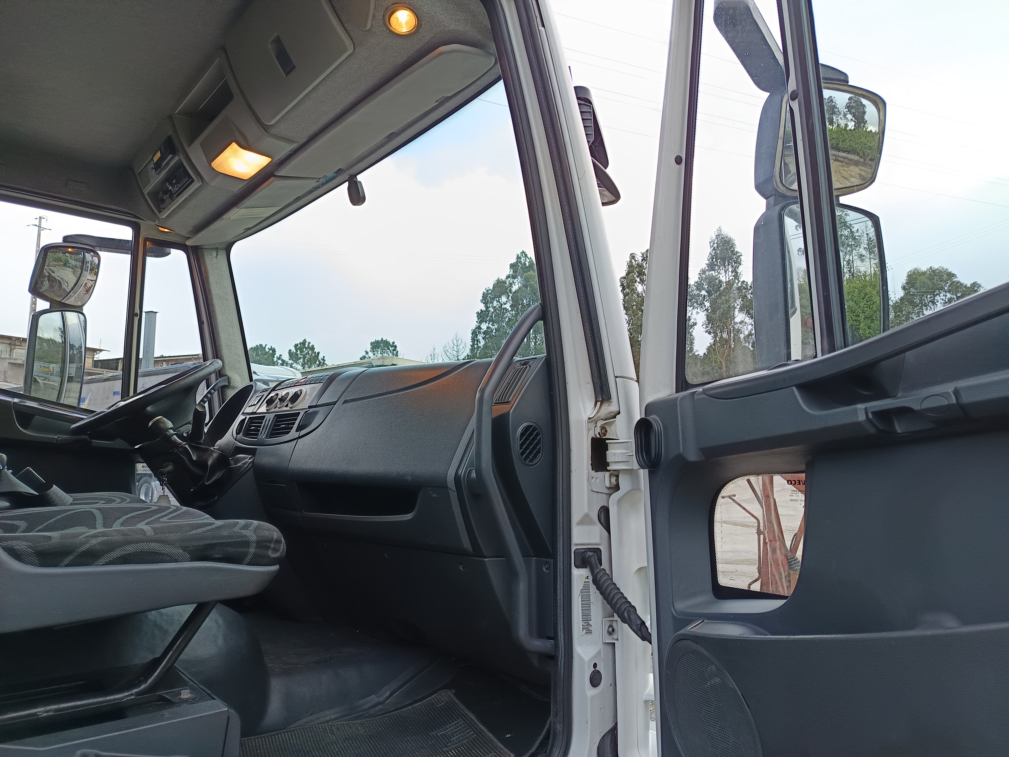 Iveco Eurocargo 80EL18 · Ano 2010 — image 22