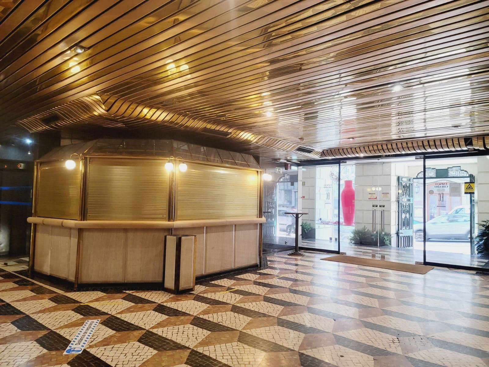 Conjunto de 20 Frações no “Espaço Chiado” · Santa Maria Maior, Lisboa — imagem 4