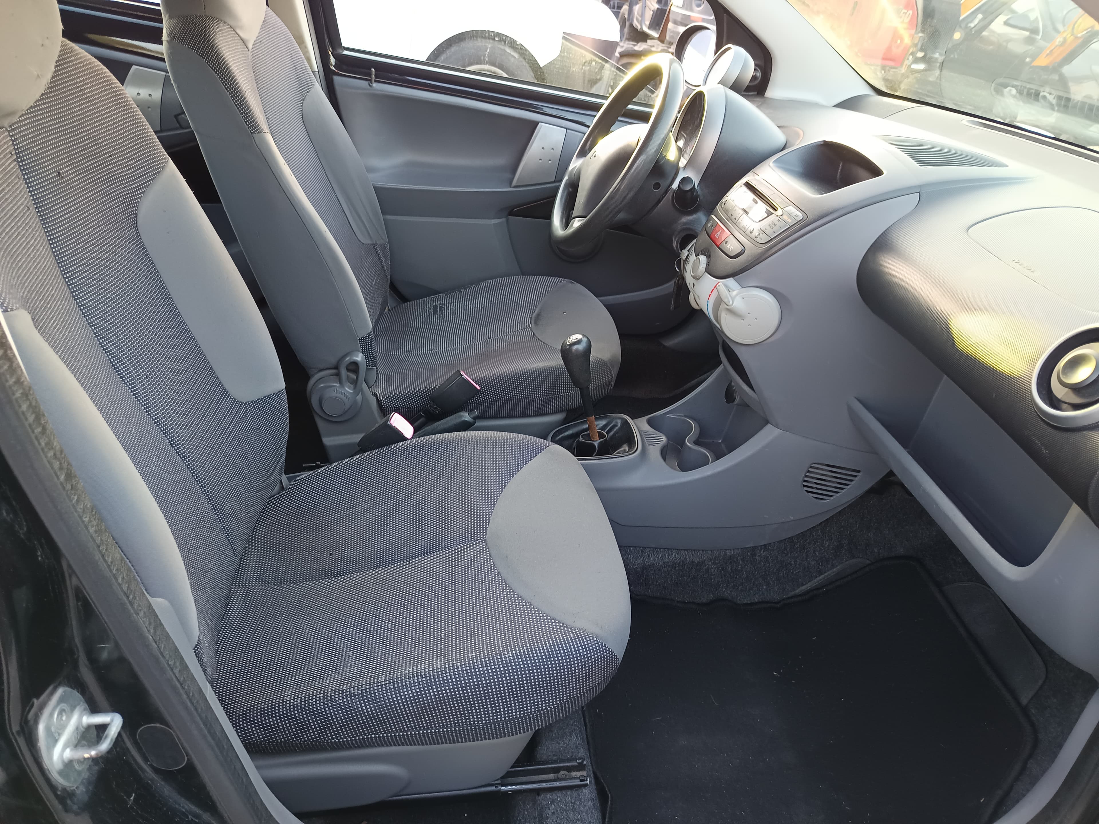 Peugeot 107 · Ano 2008 — imagen 25