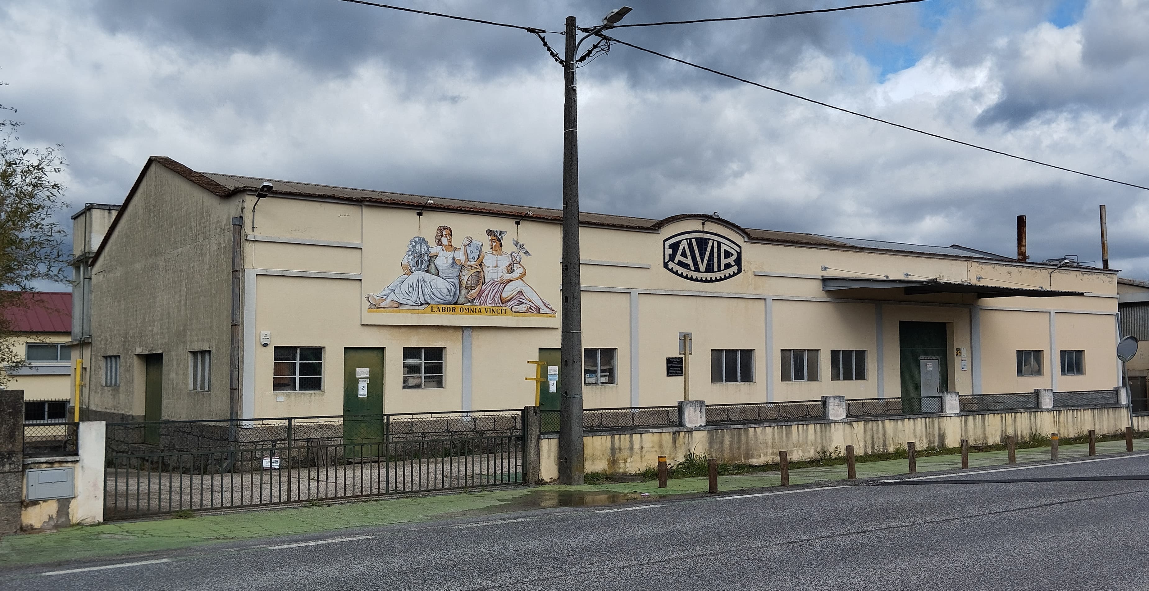 FAST SALE · Armazém Industrial · Vimieiro, Santa Comba Dão — imagem 1