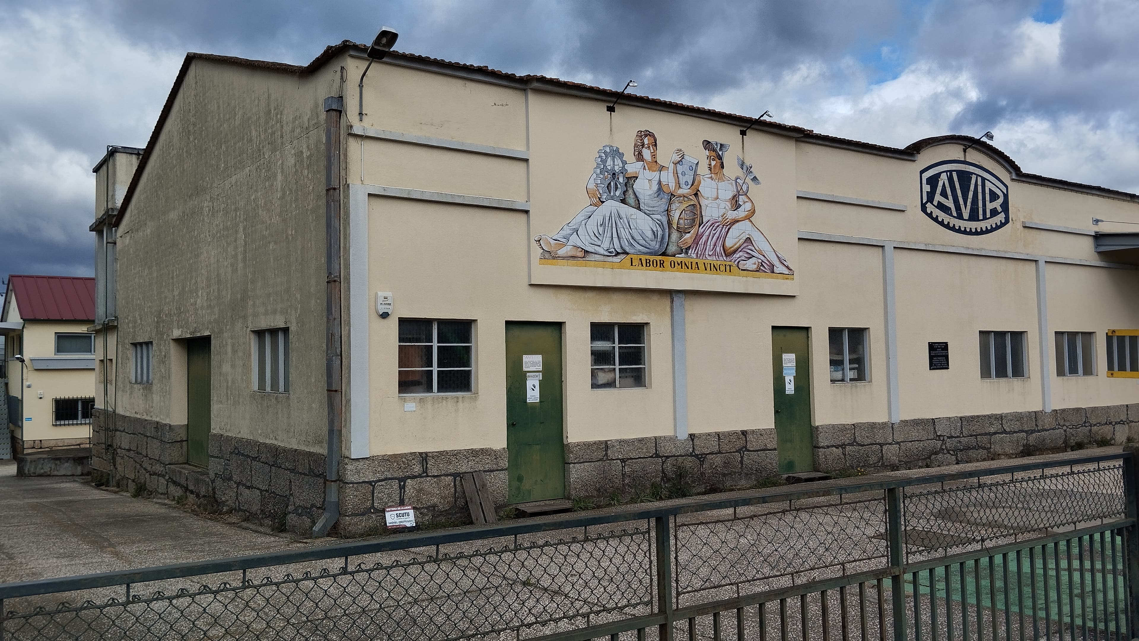 FAST SALE · Armazém Industrial · Vimieiro, Santa Comba Dão — imagem 2