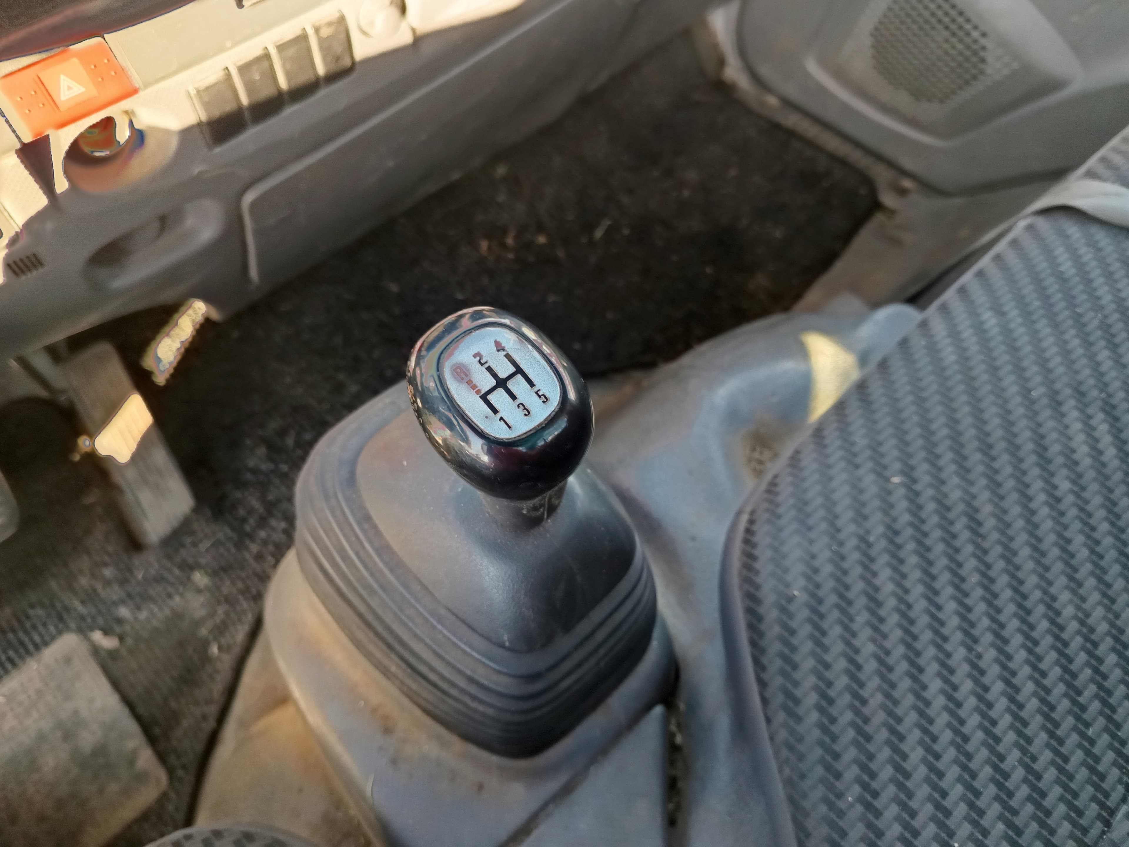 Isuzu · Ano 2008 — imagem 24
