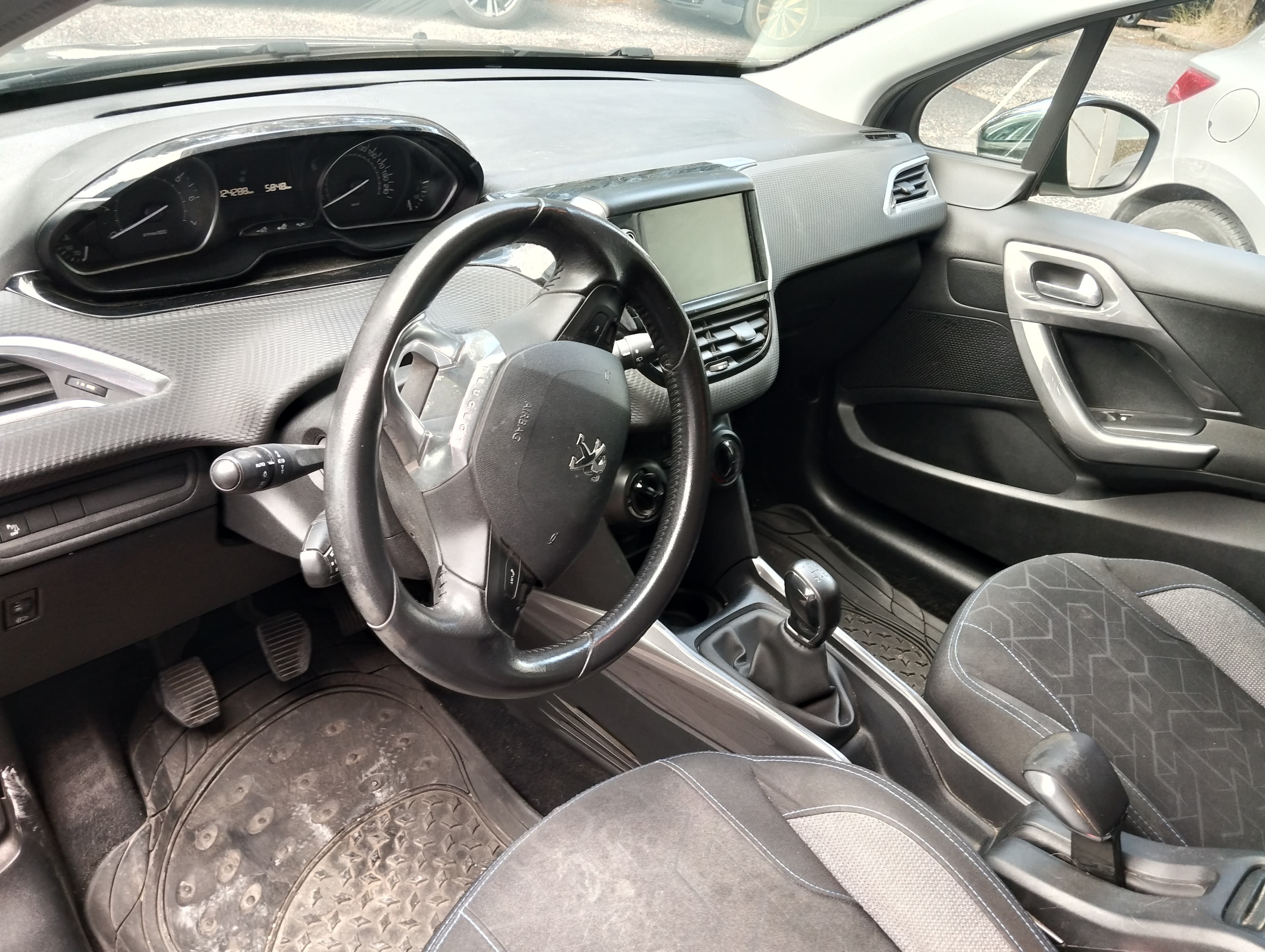 Peugeot 2008 1.2VTi · Ano 2018 — imagem 12