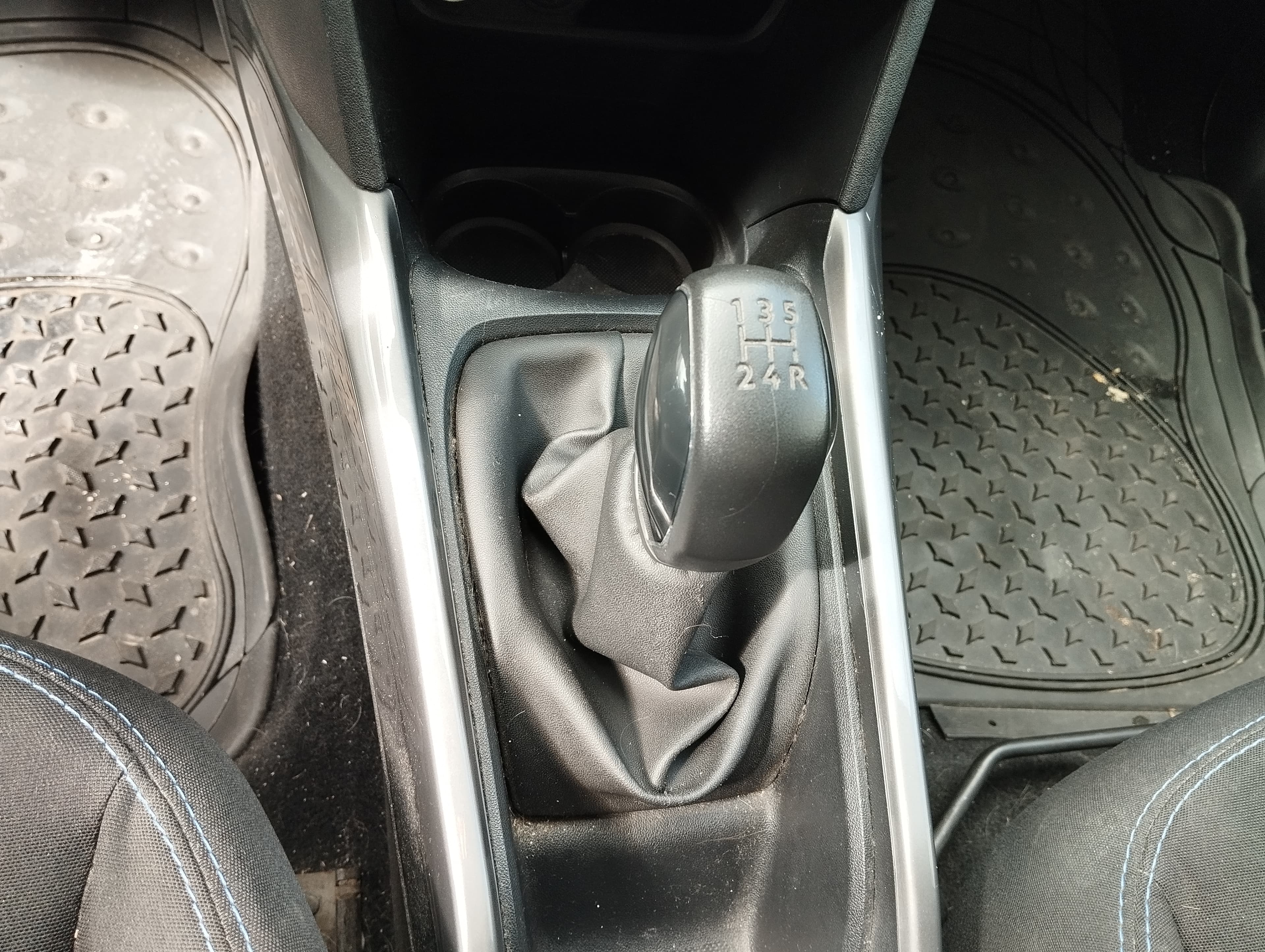 Peugeot 2008 1.2VTi · Ano 2018 — imagem 15