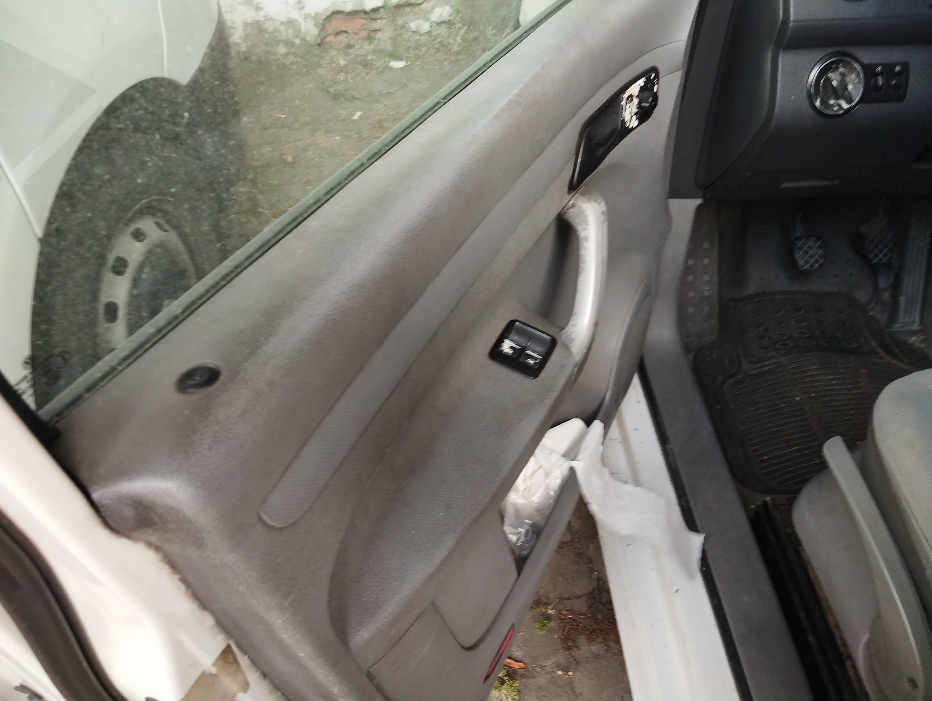 Volkswagen Caddy 1.9 TDI · Ano 2005 — image 8