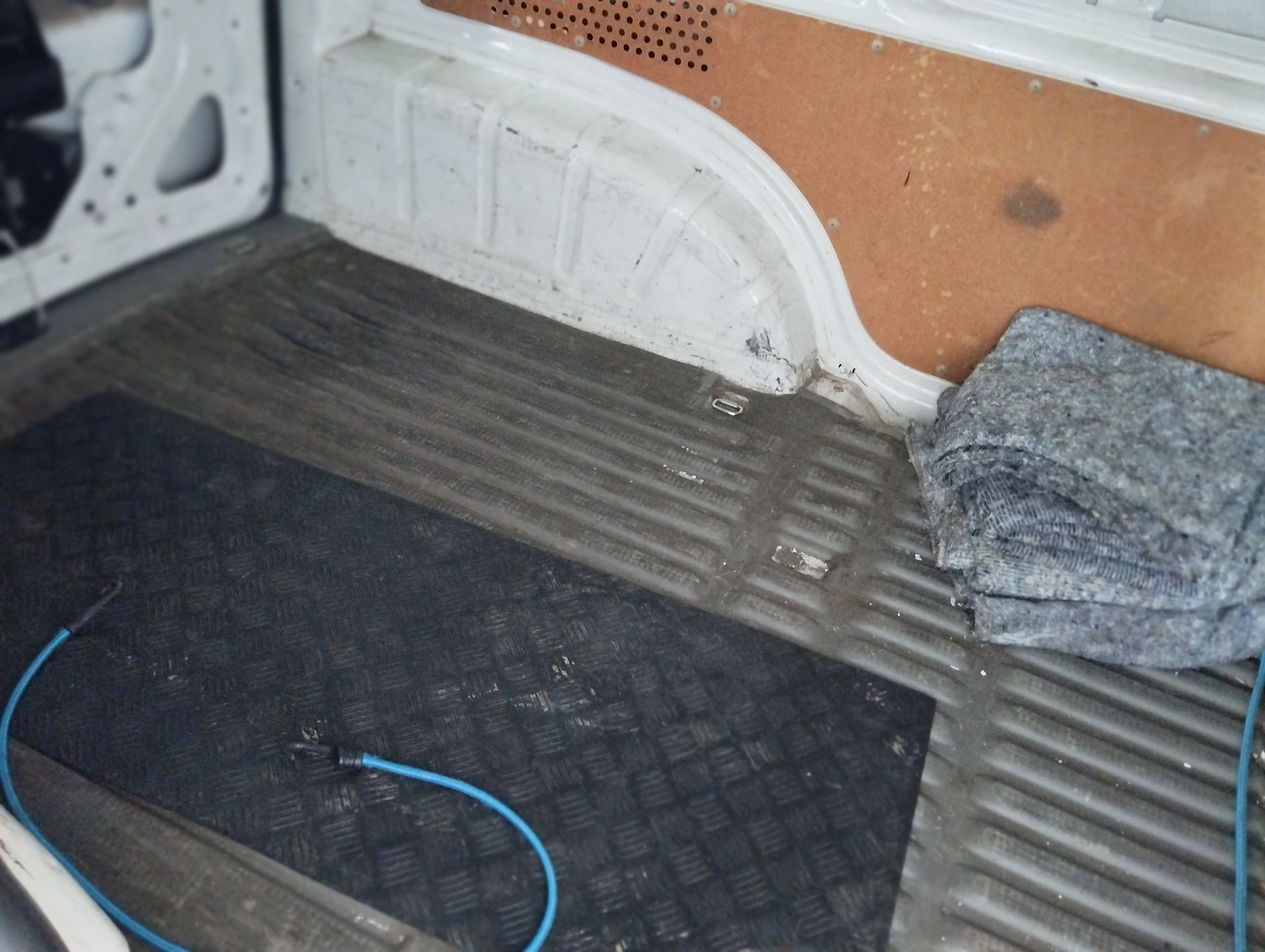 Volkswagen Caddy 1.9 TDI · Ano 2005 — image 13