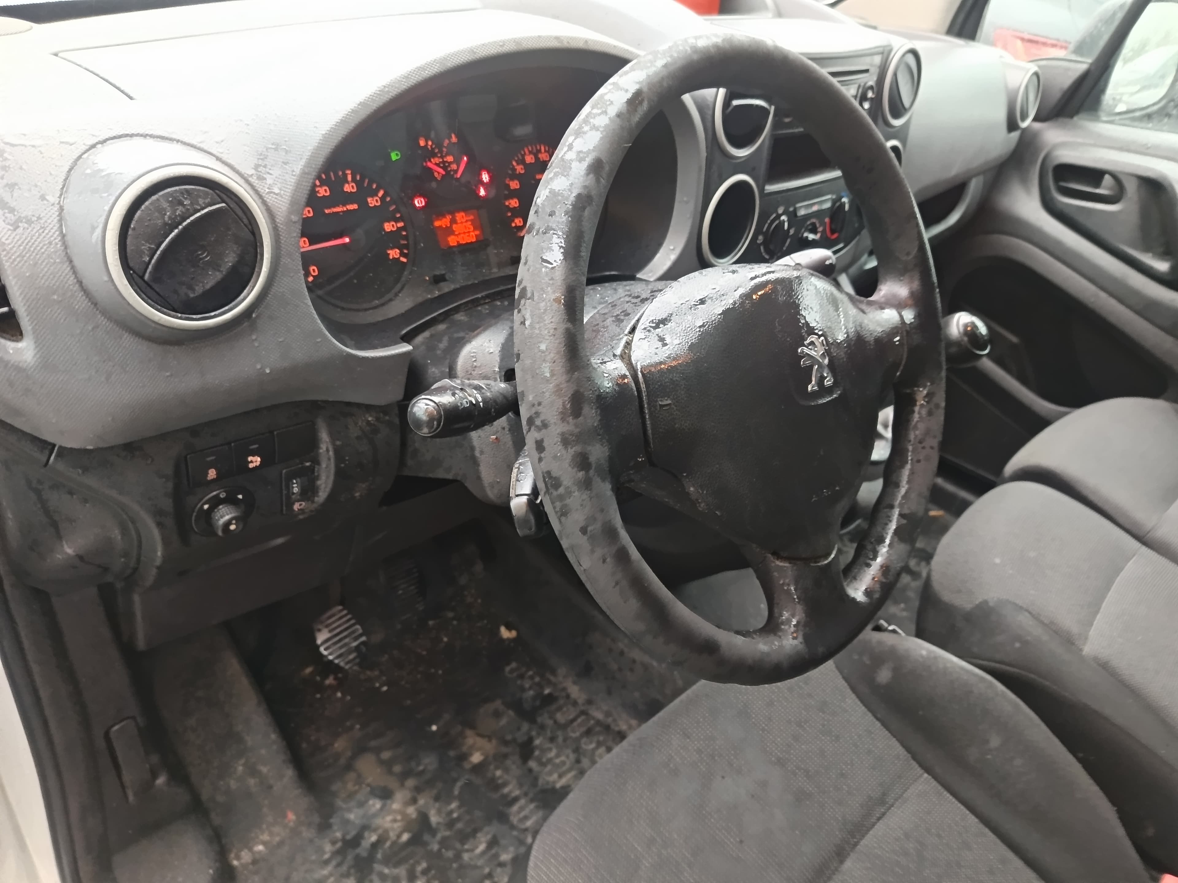 Peugeot Partner · Ano 2016 — image 26