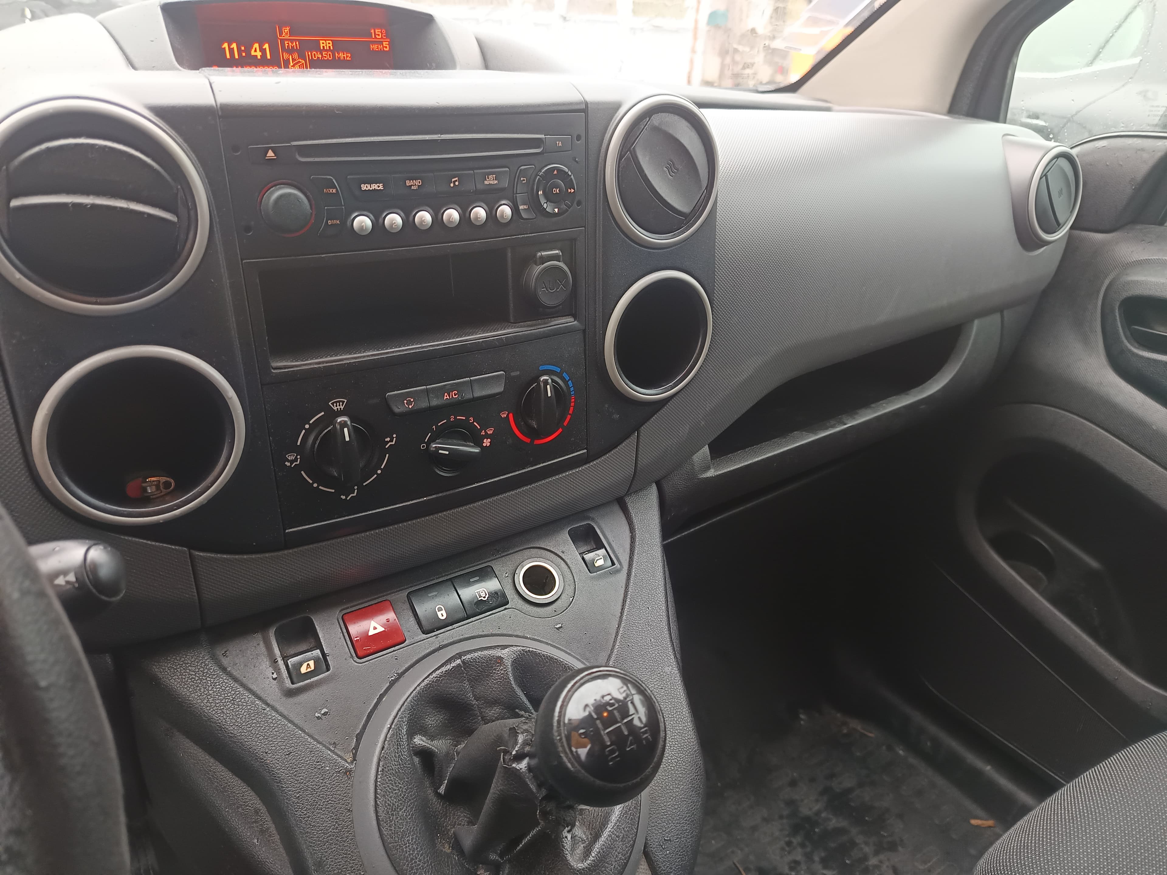 Peugeot Partner · Ano 2016 — image 27