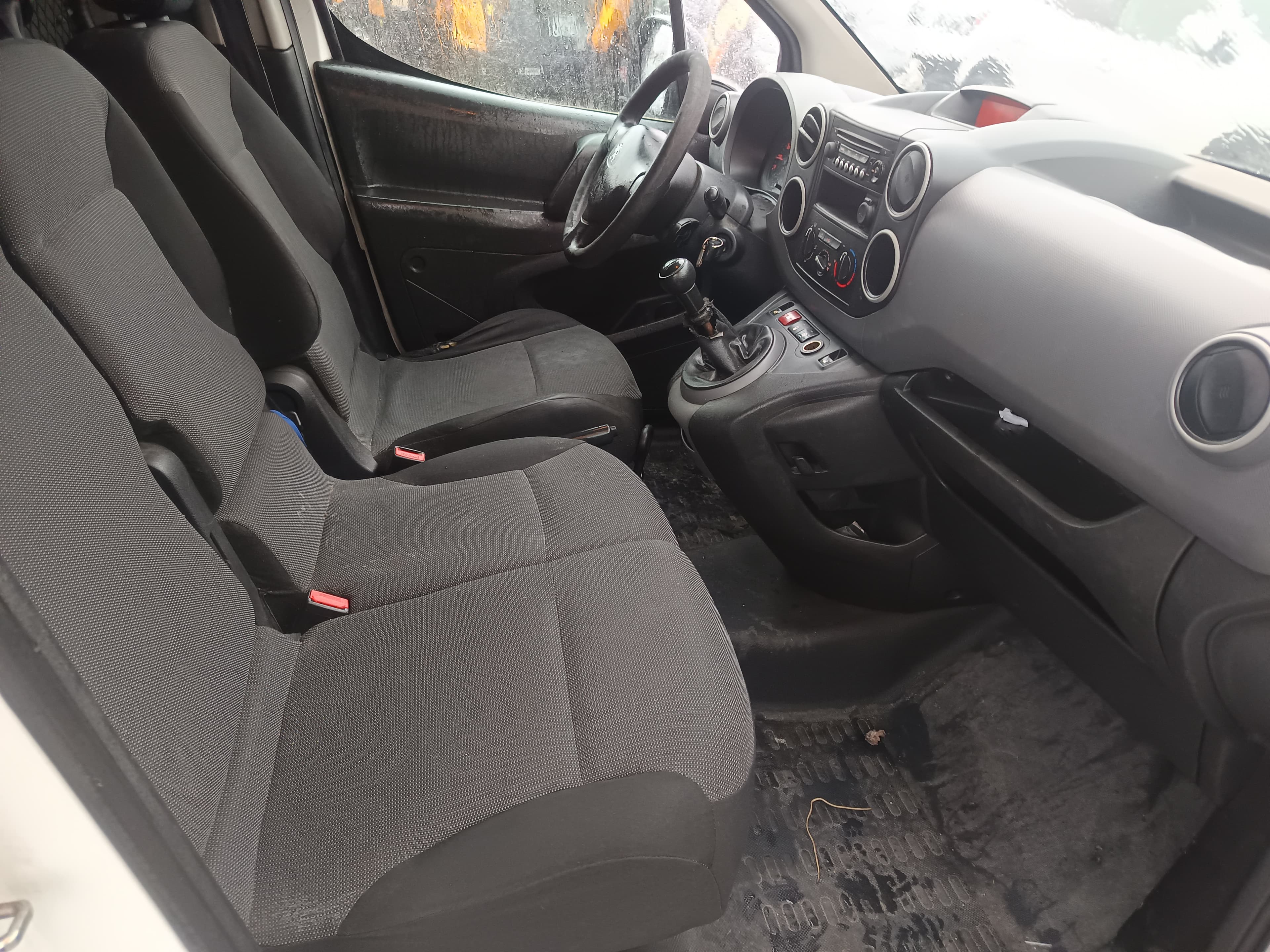 Peugeot Partner · Ano 2016 — image 22