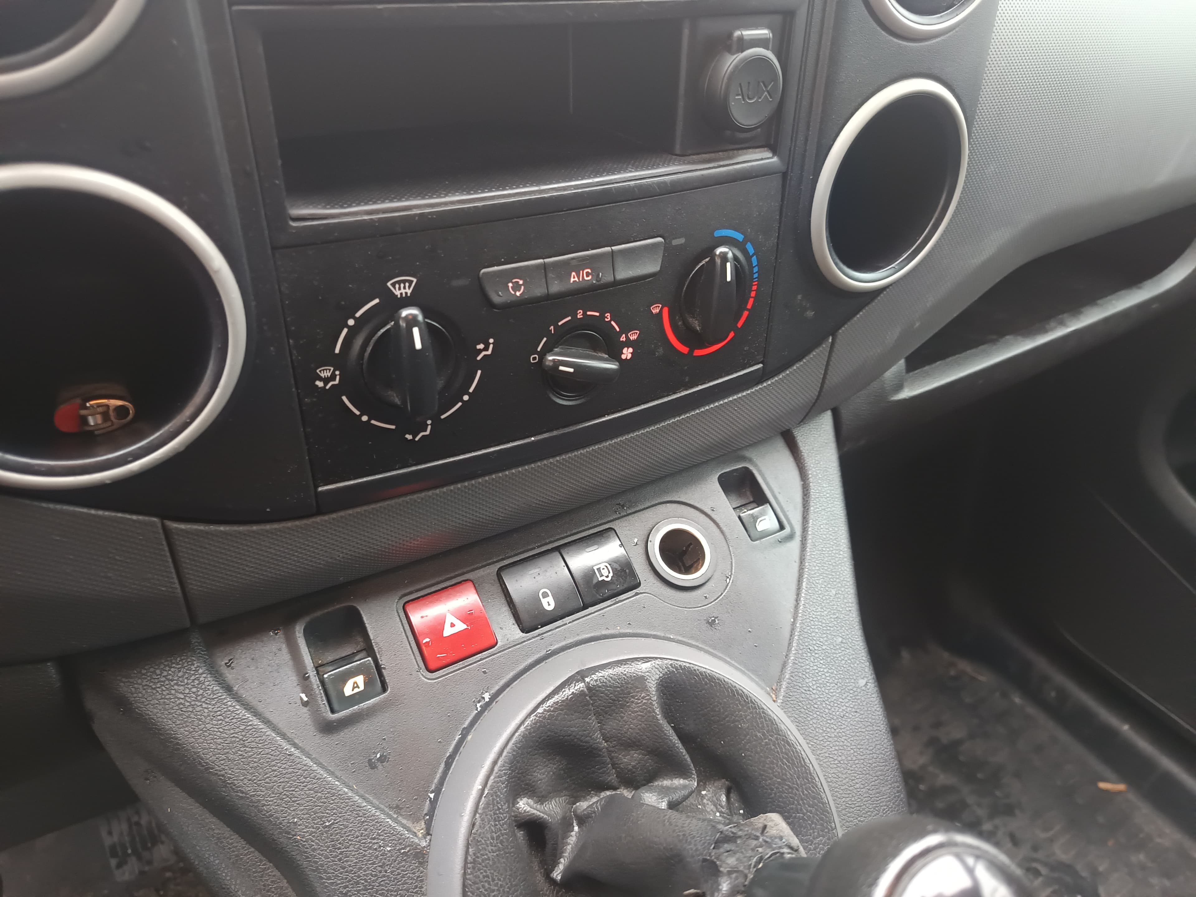 Peugeot Partner · Ano 2016 — image 29