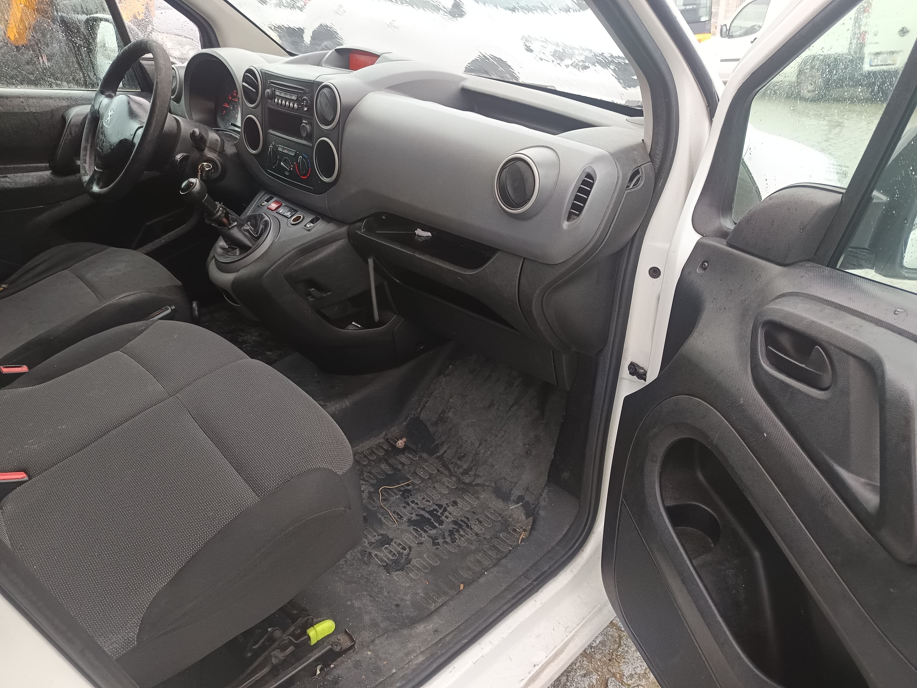 Peugeot Partner · Ano 2016 — image 20