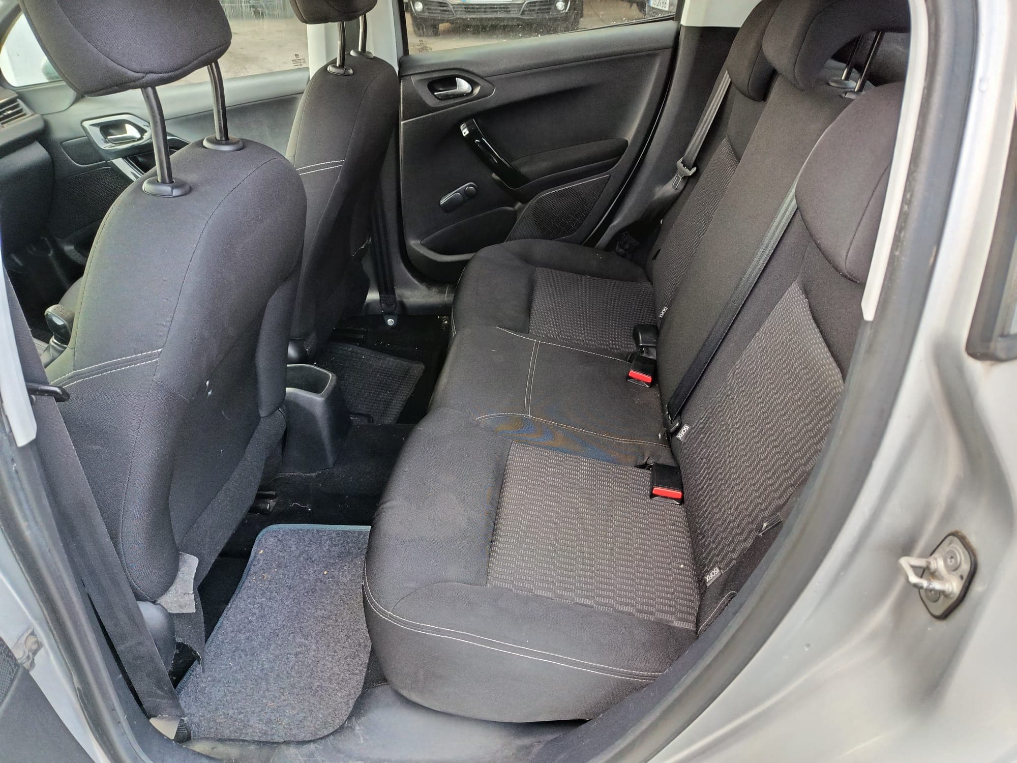 Peugeot 208 · Ano 2015 — imagem 16