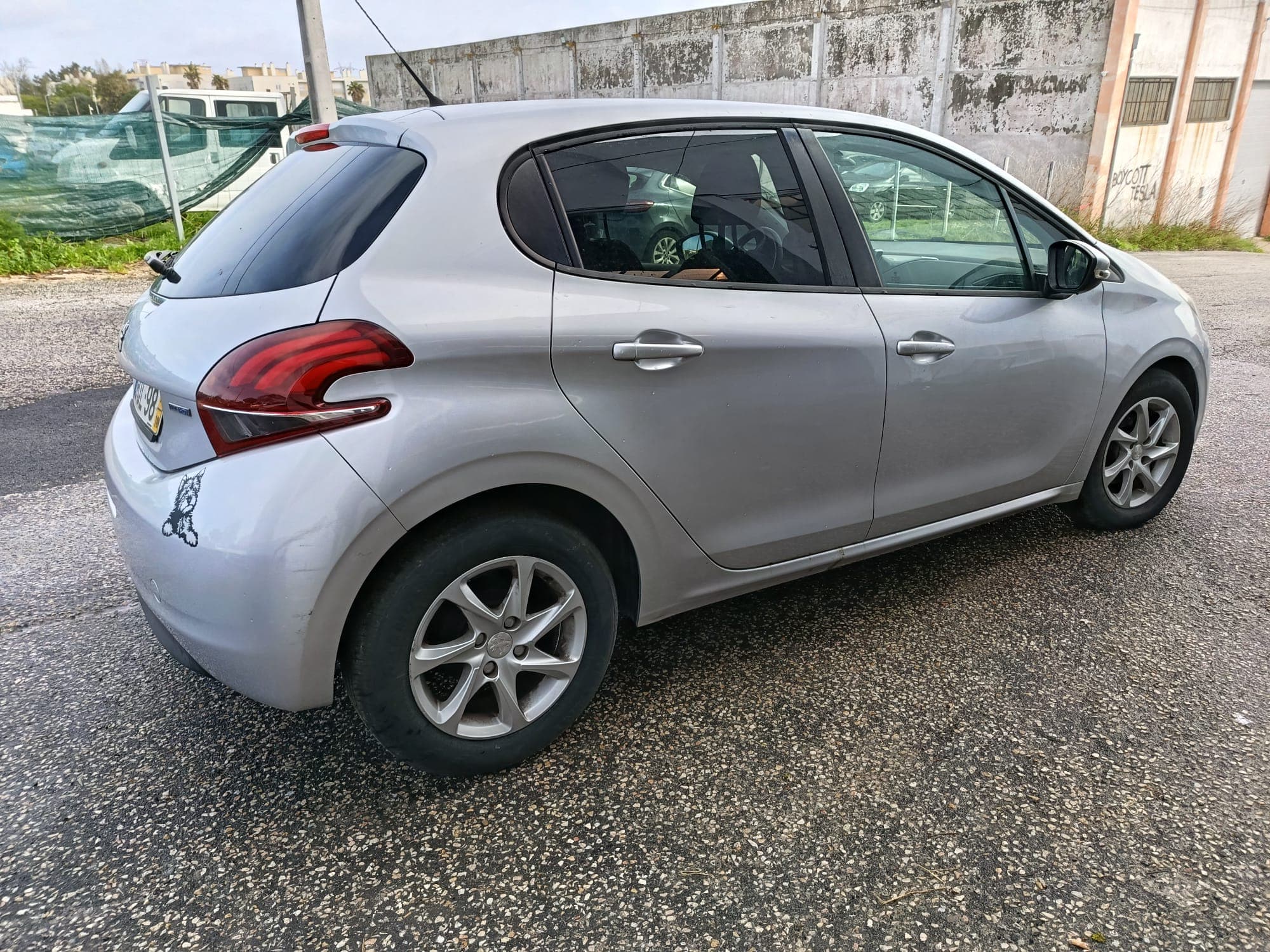 Peugeot 208 · Ano 2015 — imagem 4