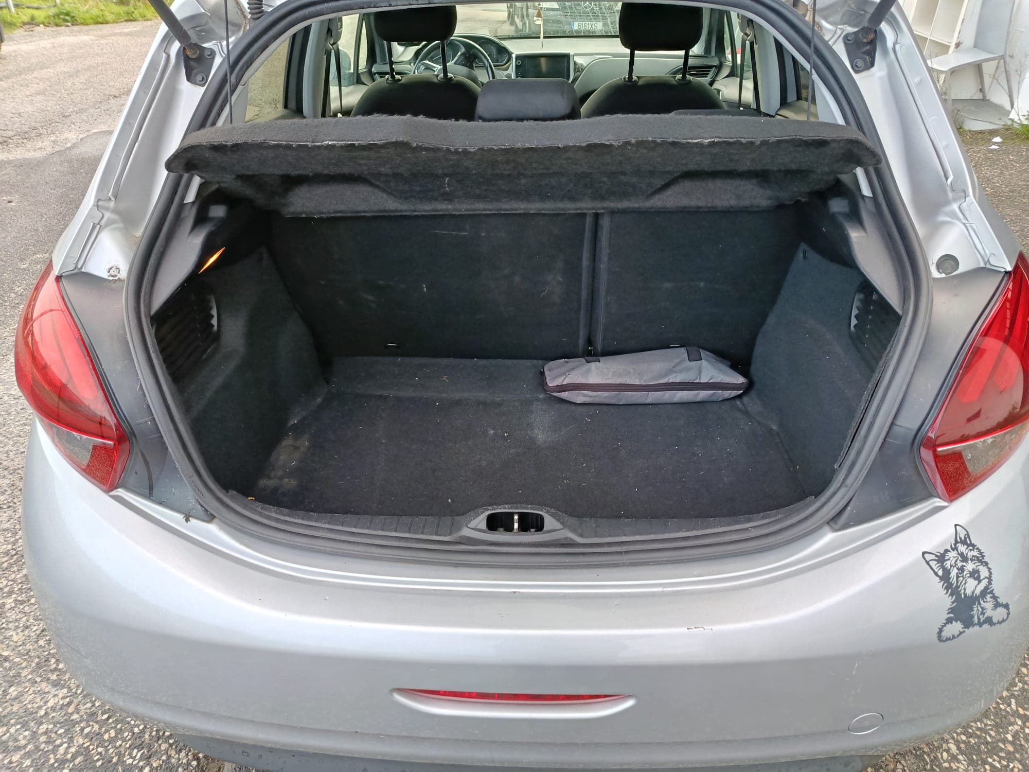 Peugeot 208 · Ano 2015 — imagem 9