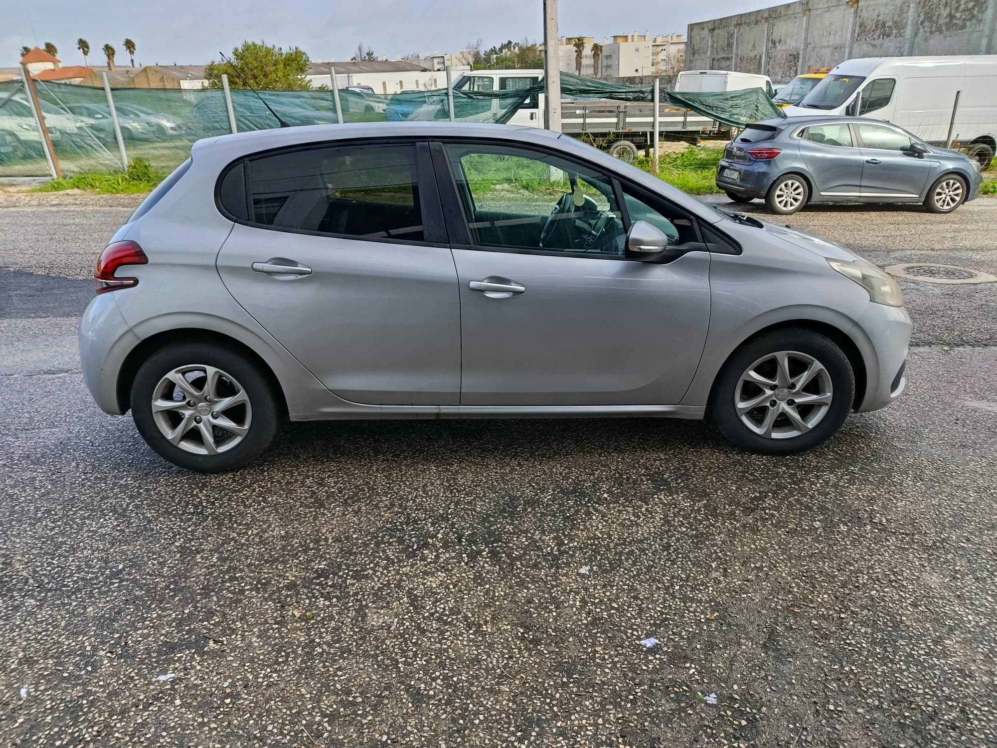 Peugeot 208 · Ano 2015 — imagem 7