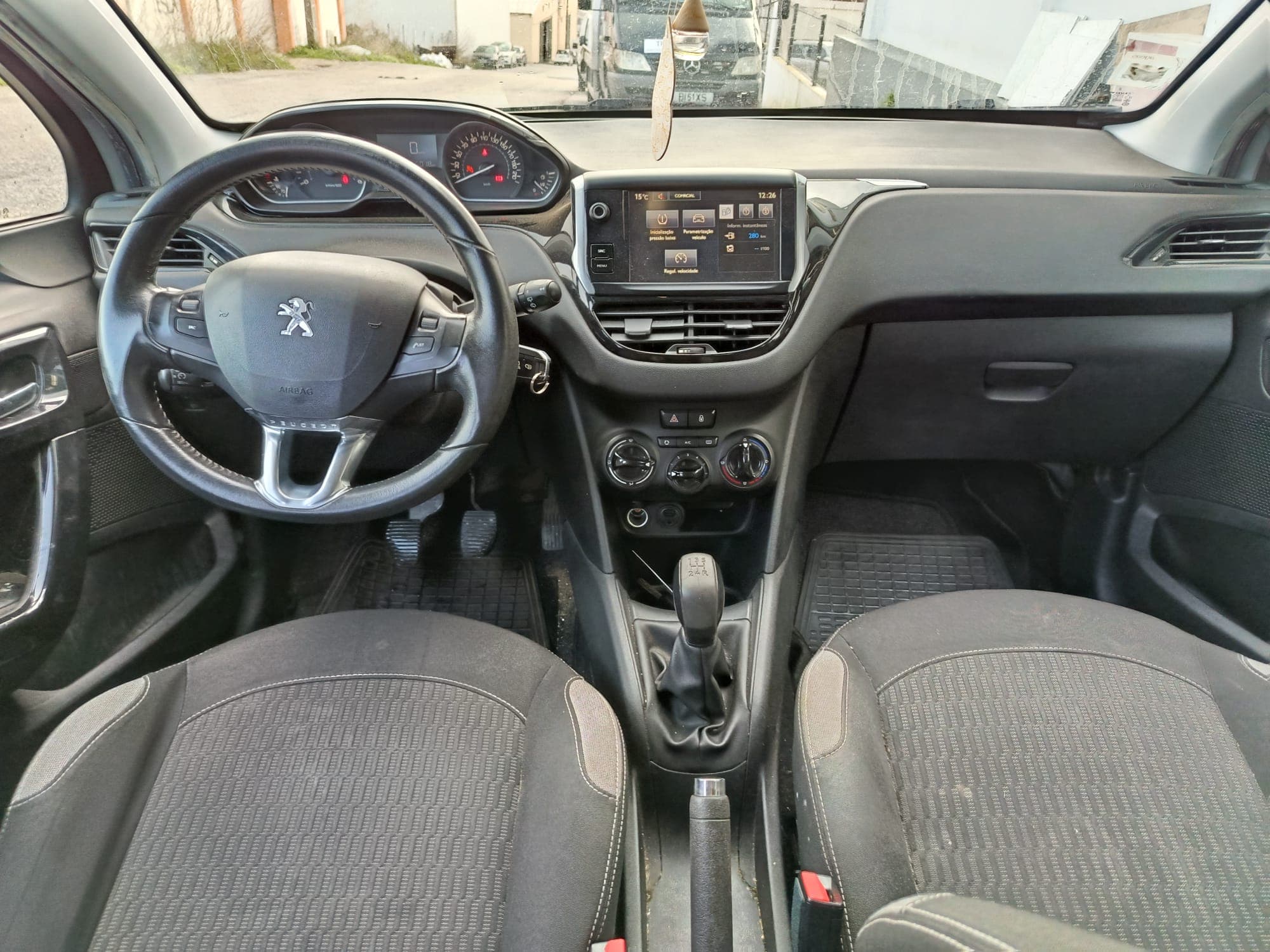 Peugeot 208 · Ano 2015 — imagem 17