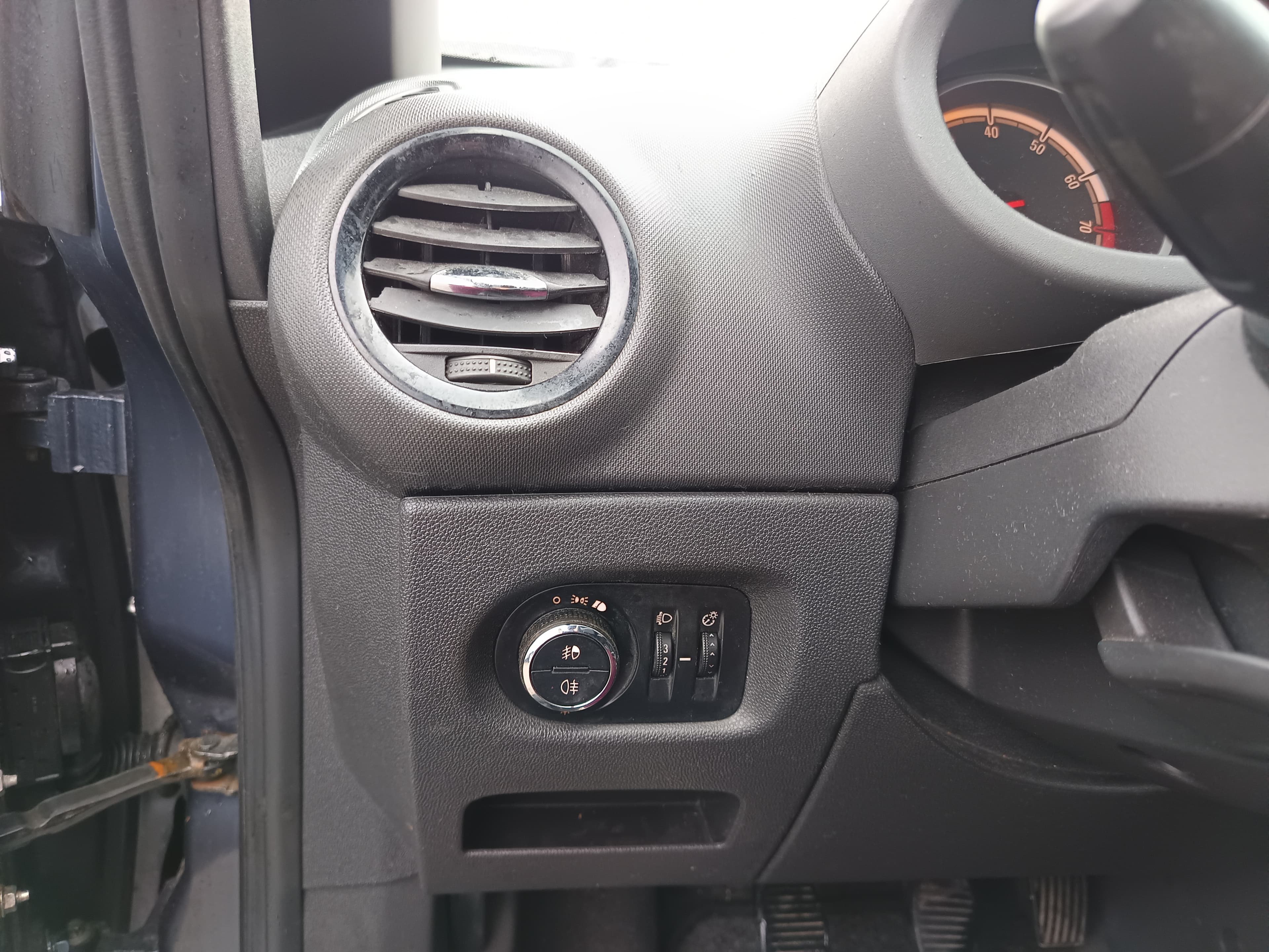 Opel Corsa · Ano 2010 — imagen 42