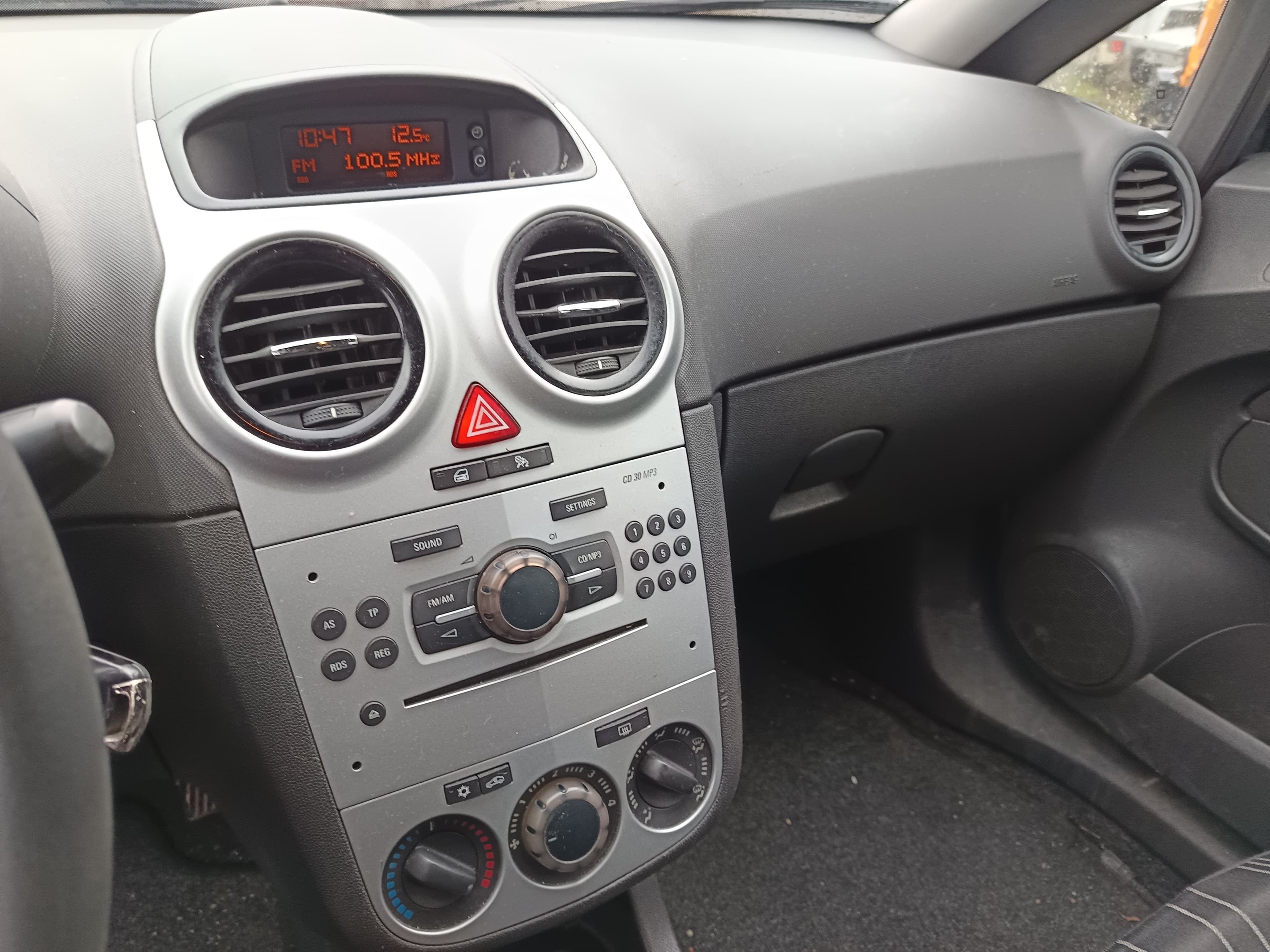 Opel Corsa · Ano 2010 — imagen 36