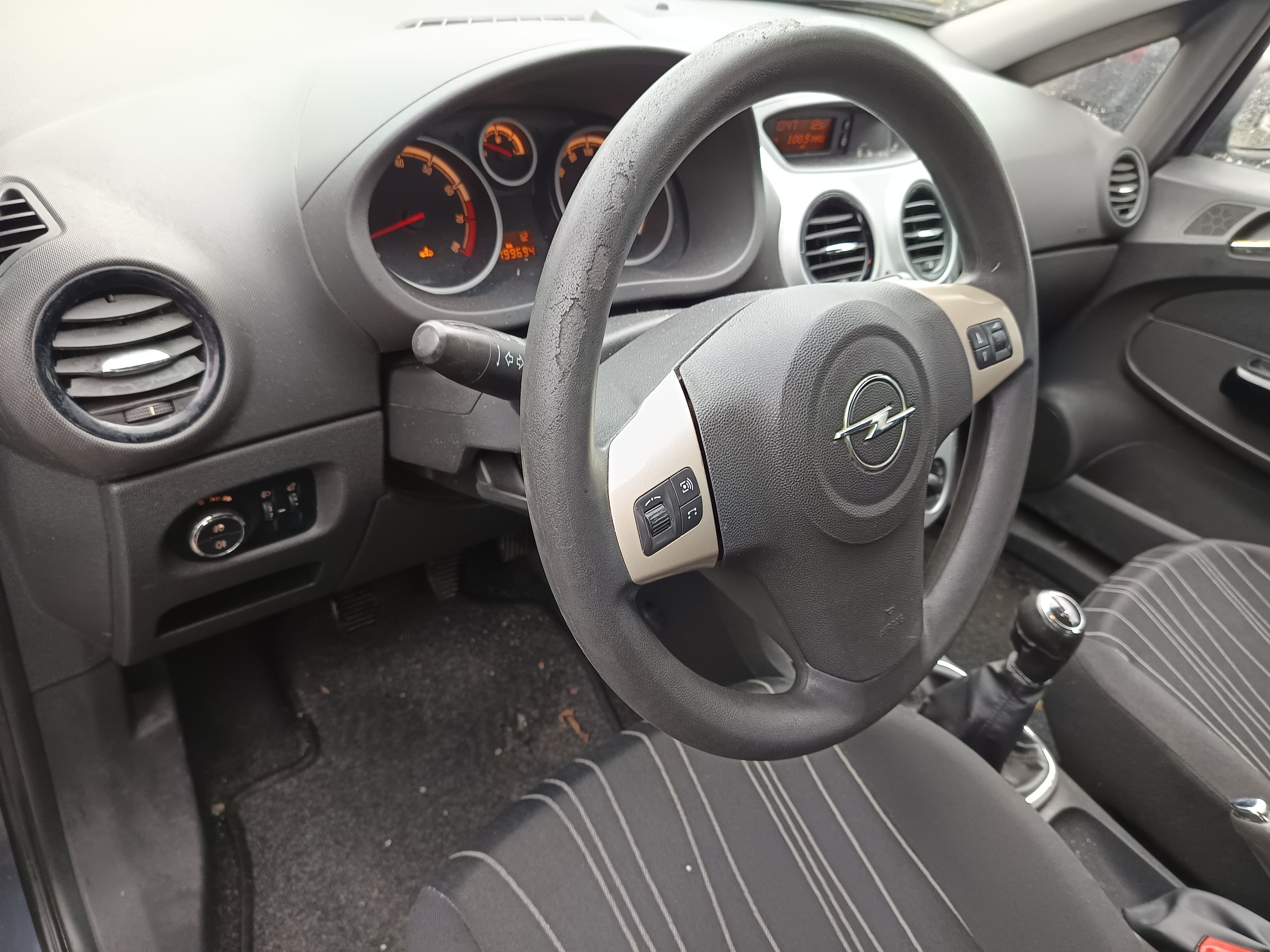 Opel Corsa · Ano 2010 — imagen 35