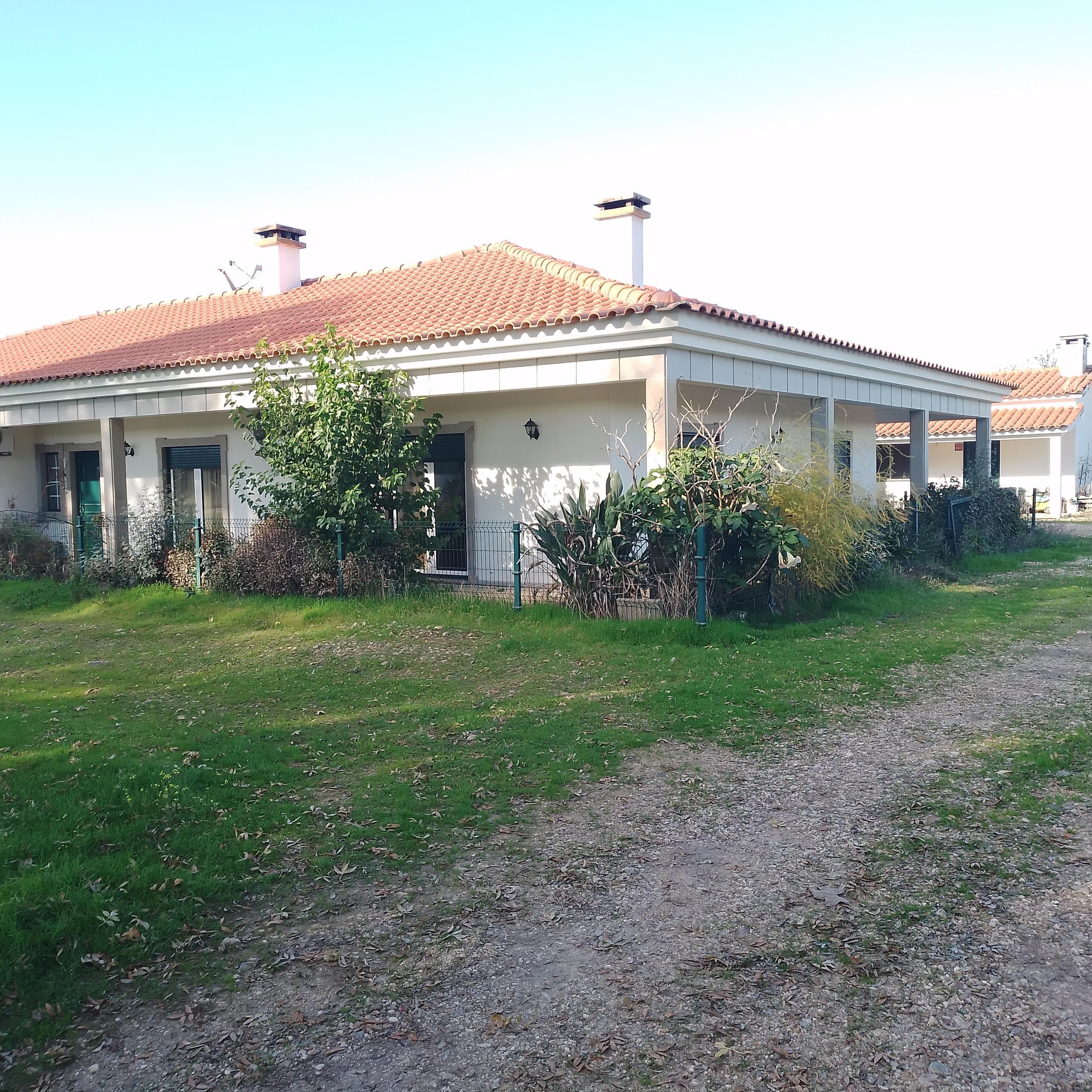 Moradia + Terrenos · Ladoeiro, Idanha-a-Nova — image 1