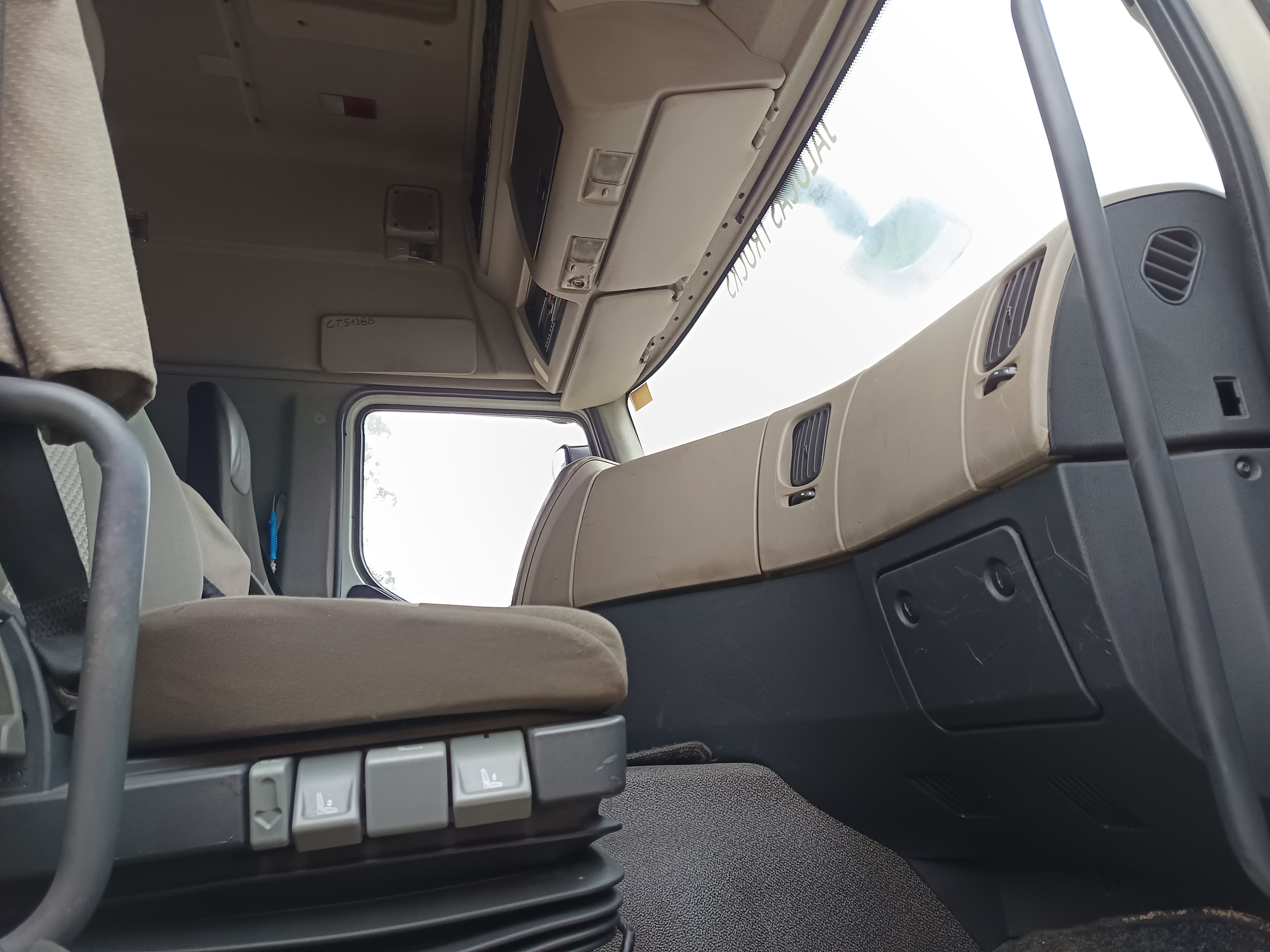 Renault 460 · Ano 2013 — imagen 15