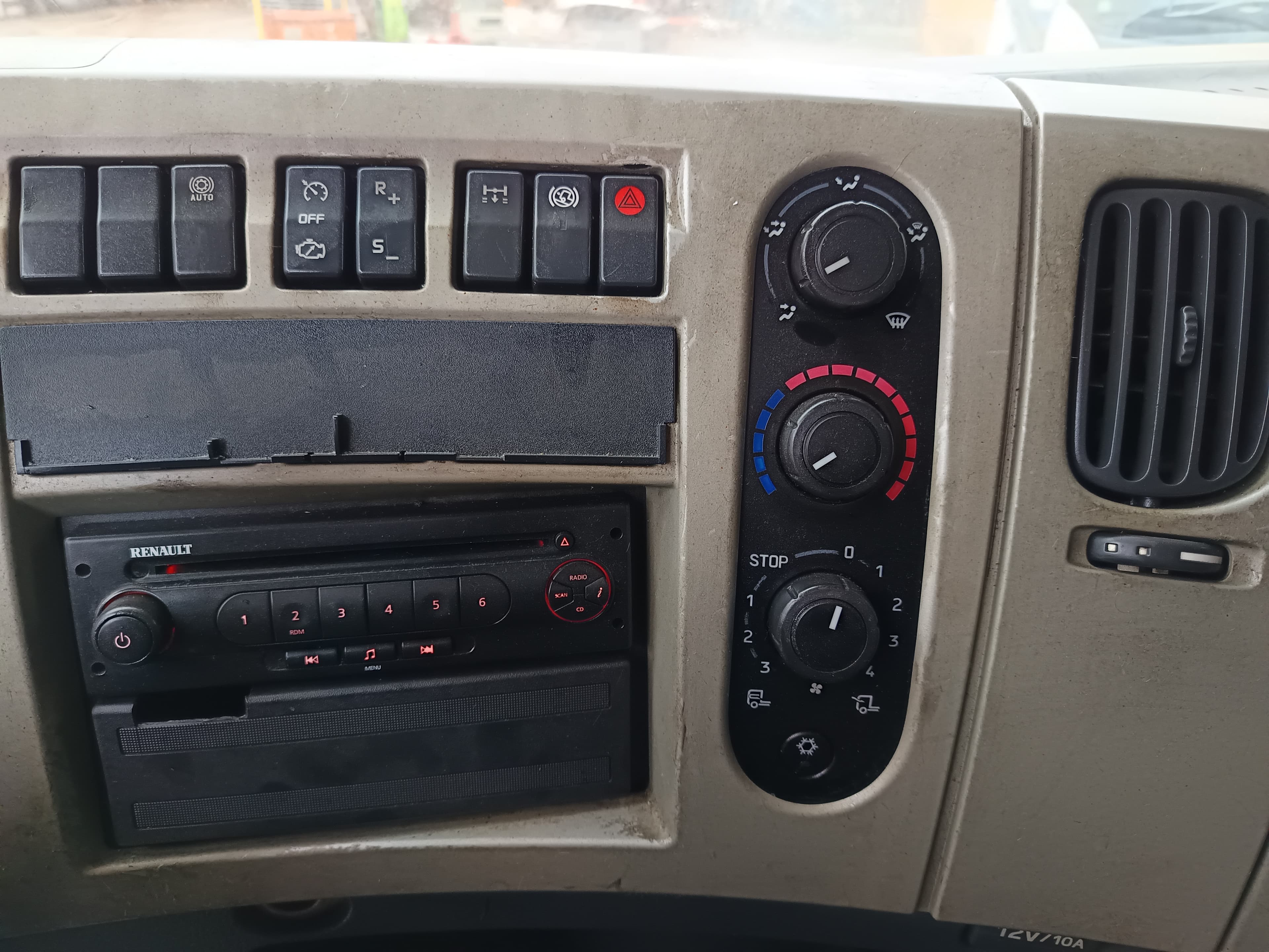 Renault 460 · Ano 2013 — imagen 30