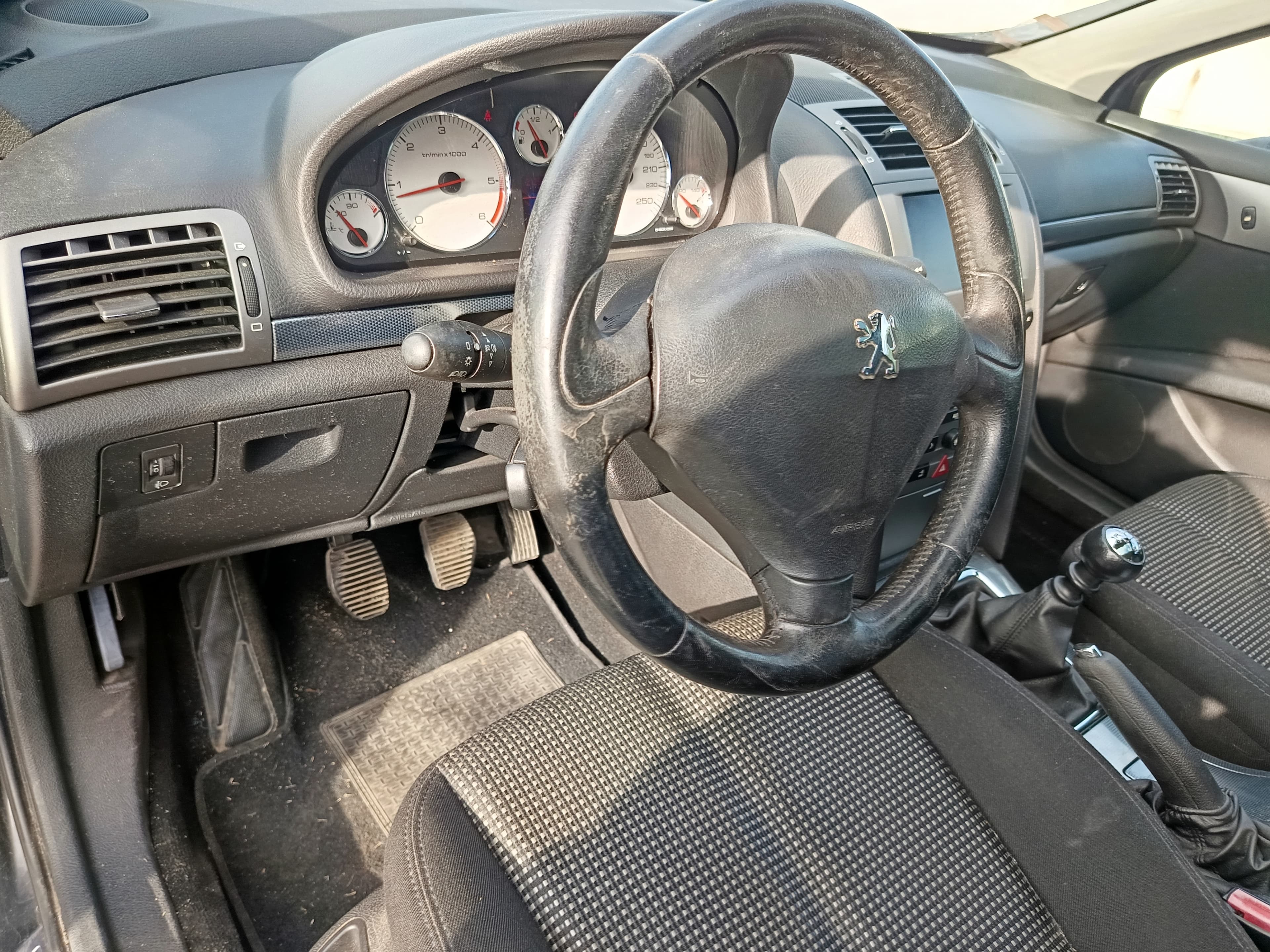 Peugeot 407 SW 2.0 HDi · Ano 2006 — imagen 36