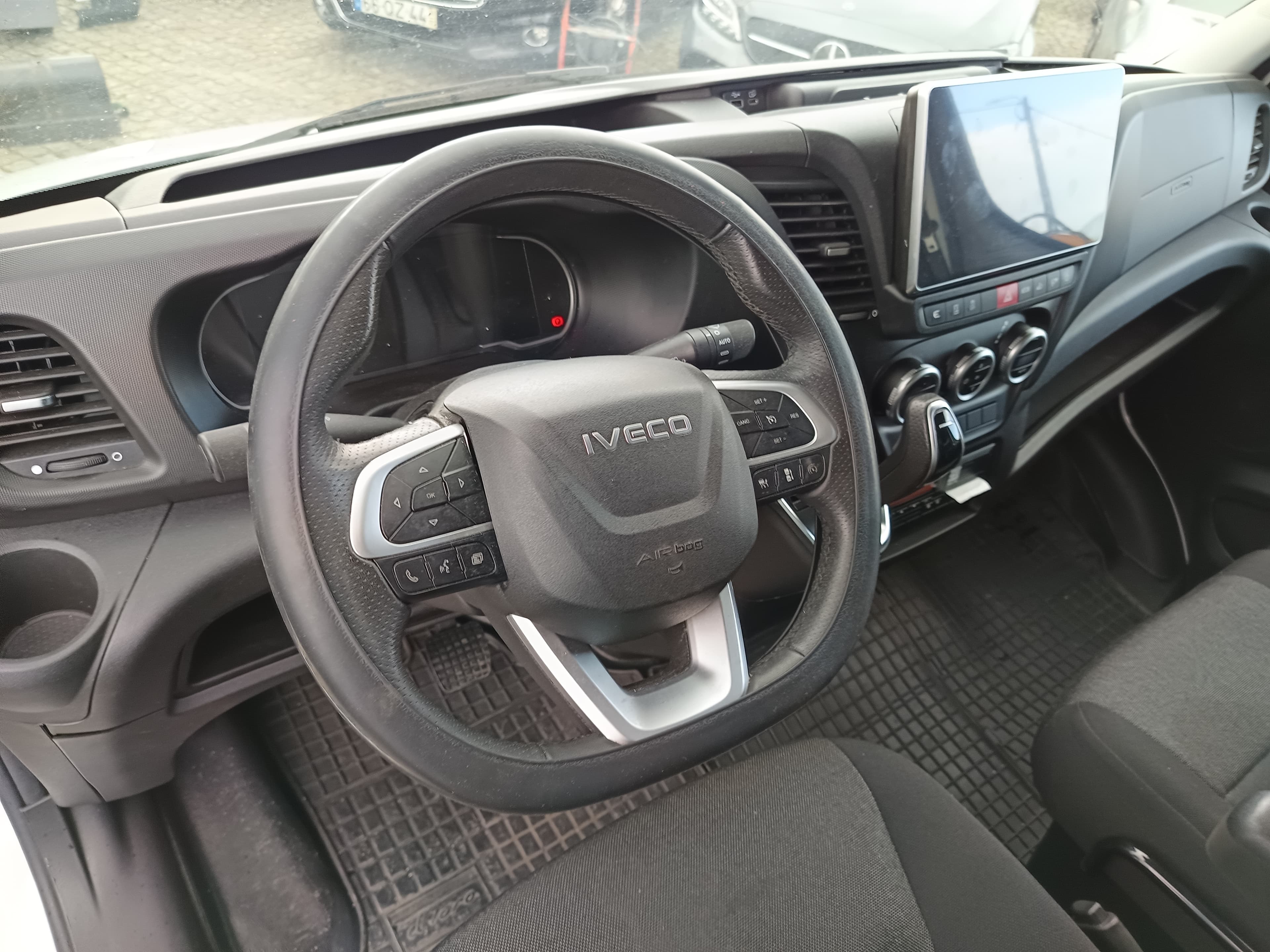 Iveco Daily · Ano 2024 — imagem 25