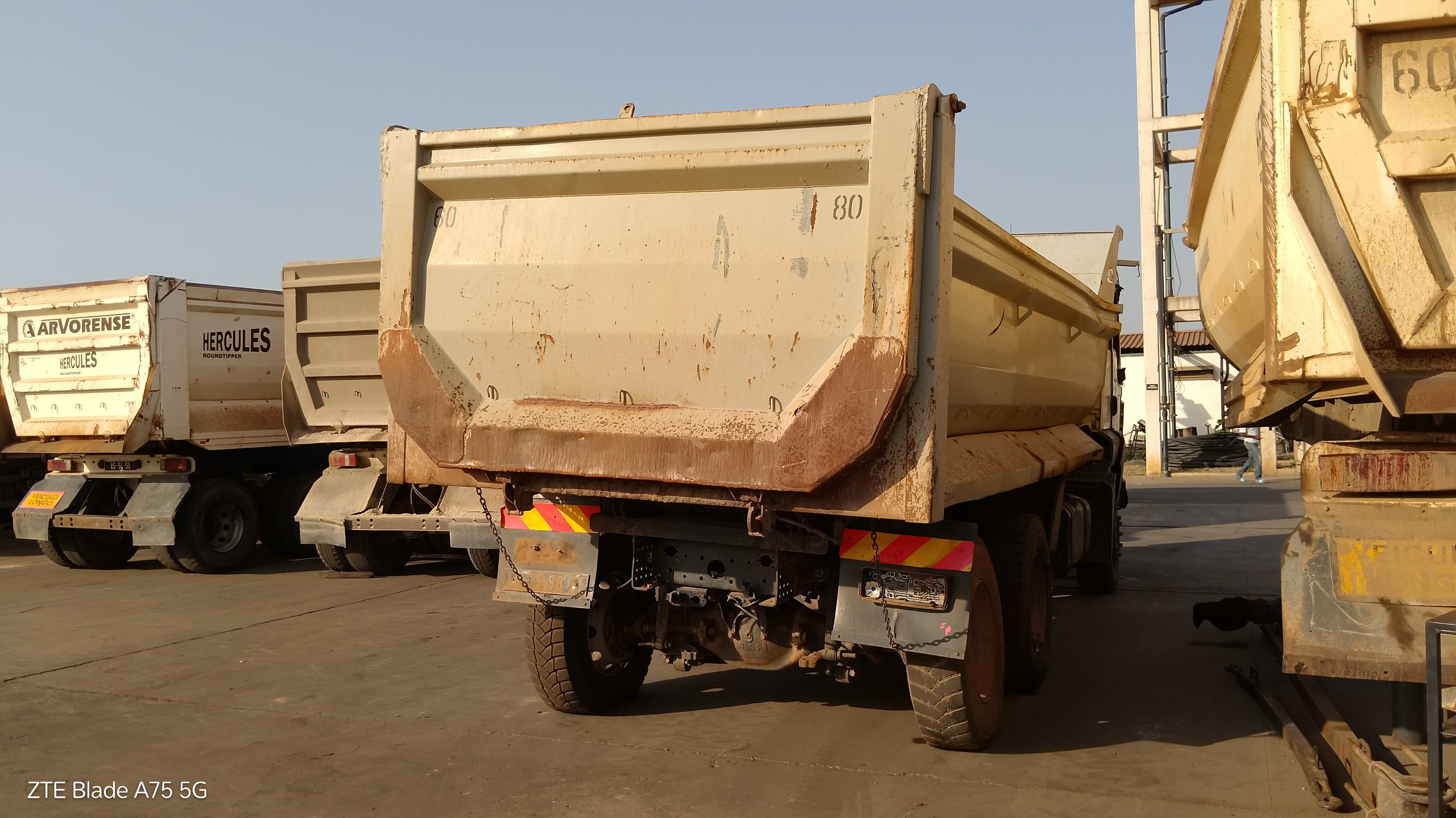 Camião Basculante 26 T (6X4) MAN TGS 33.360 BB — imagem 4