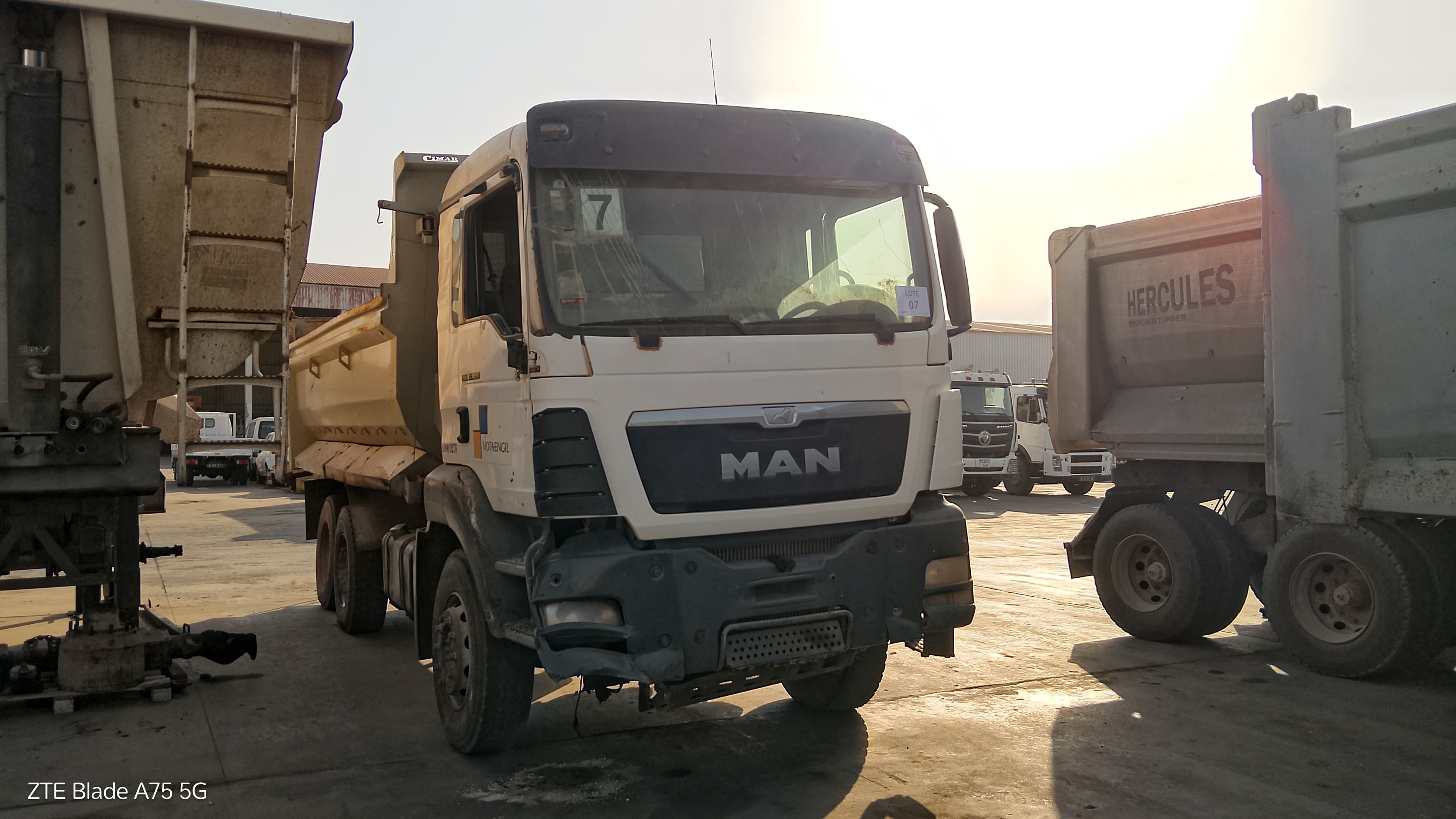 Camião Basculante 26 T (6X4) MAN TGS 33.360 BB — imagem 2