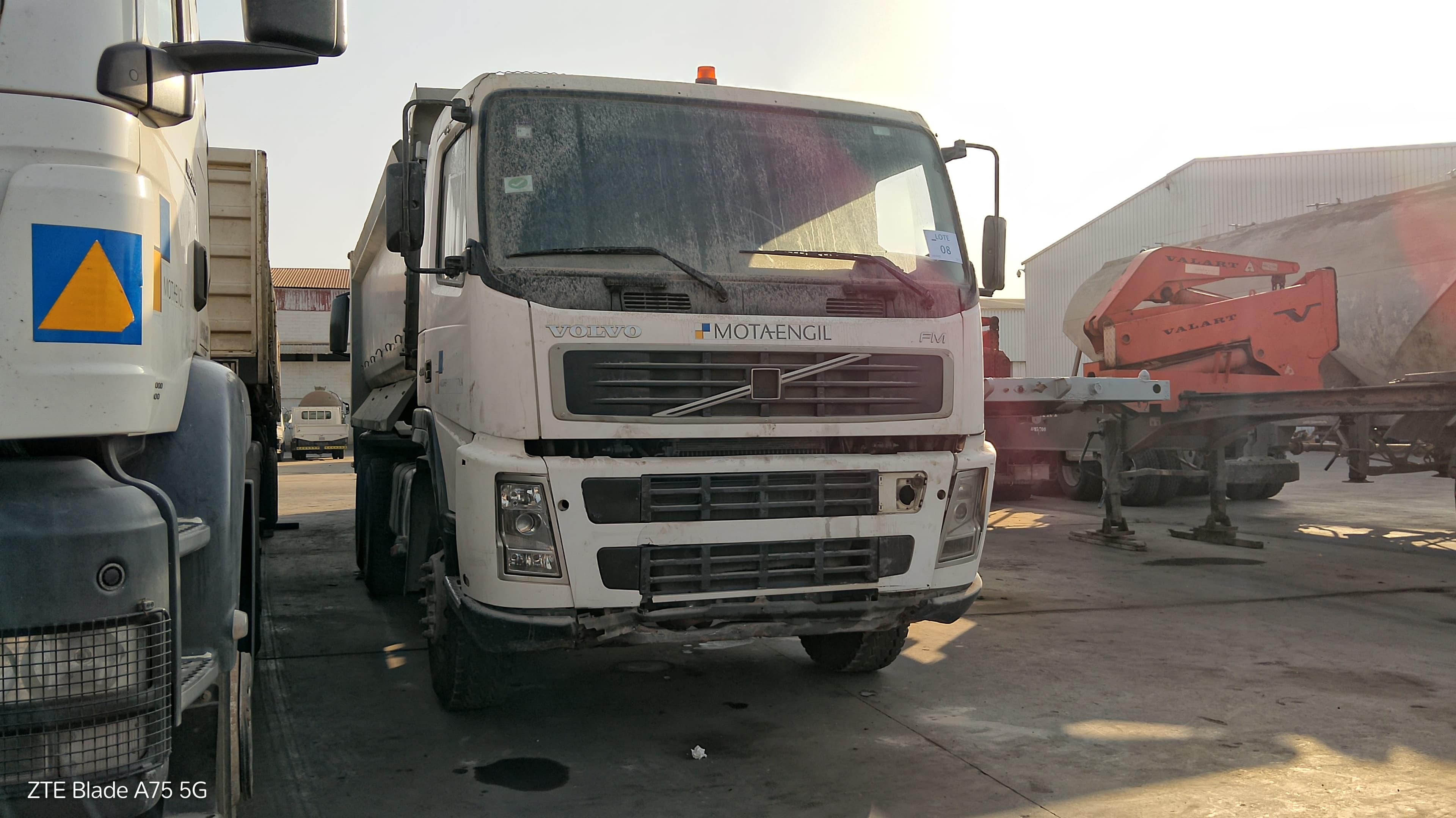 Camião Basculante 26 T (6X4)   VOLVO  FM 13 6x4 — imagen 4