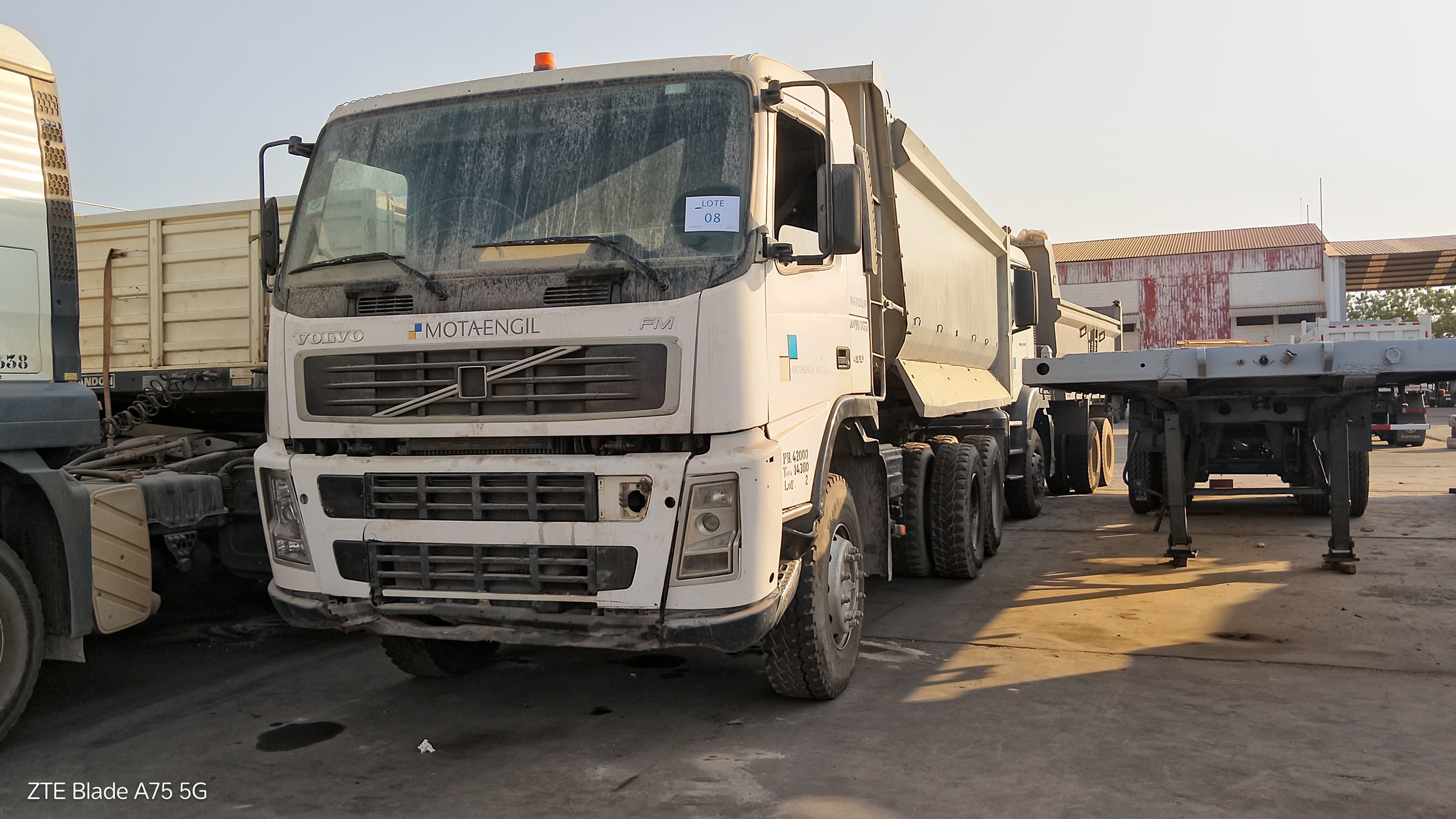 Camião Basculante 26 T (6X4)   VOLVO  FM 13 6x4