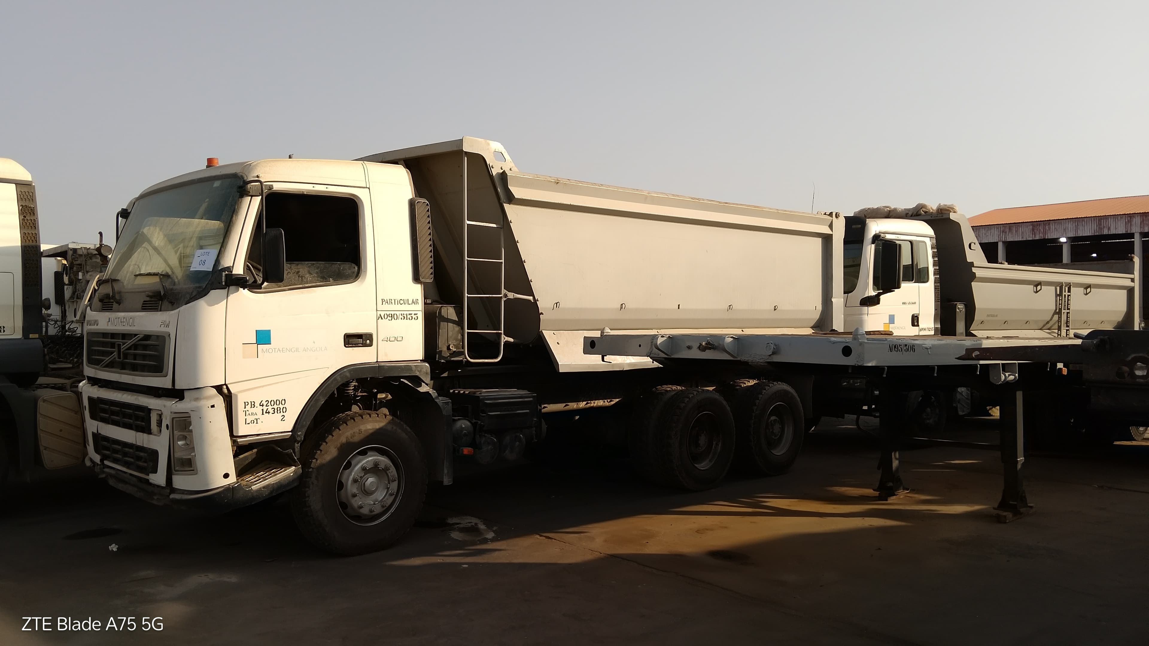 Camião Basculante 26 T (6X4)   VOLVO  FM 13 6x4 — imagen 2