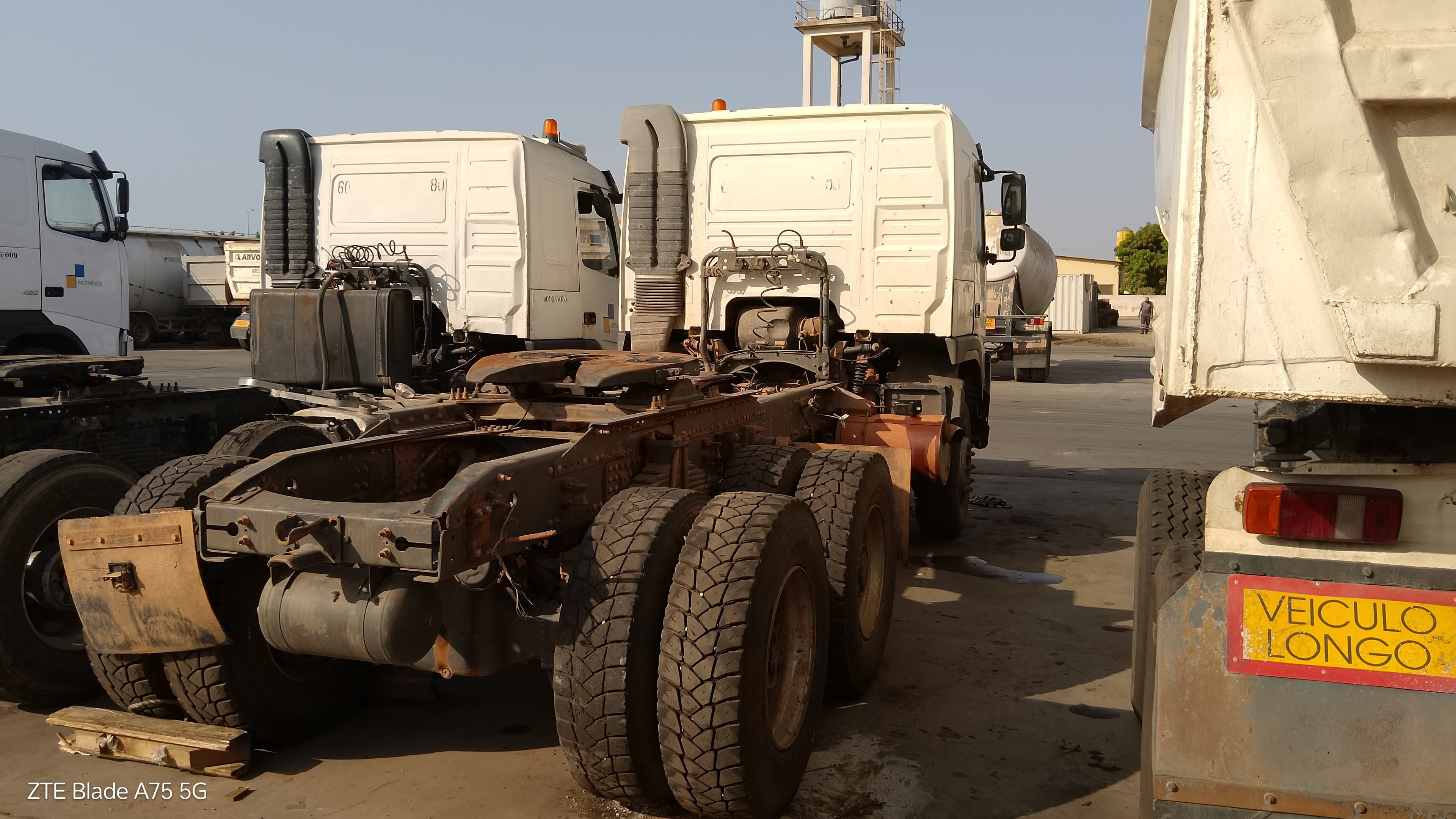 Camião Tractor 6X4 VOLVO  FM 440 6x4 — image 6