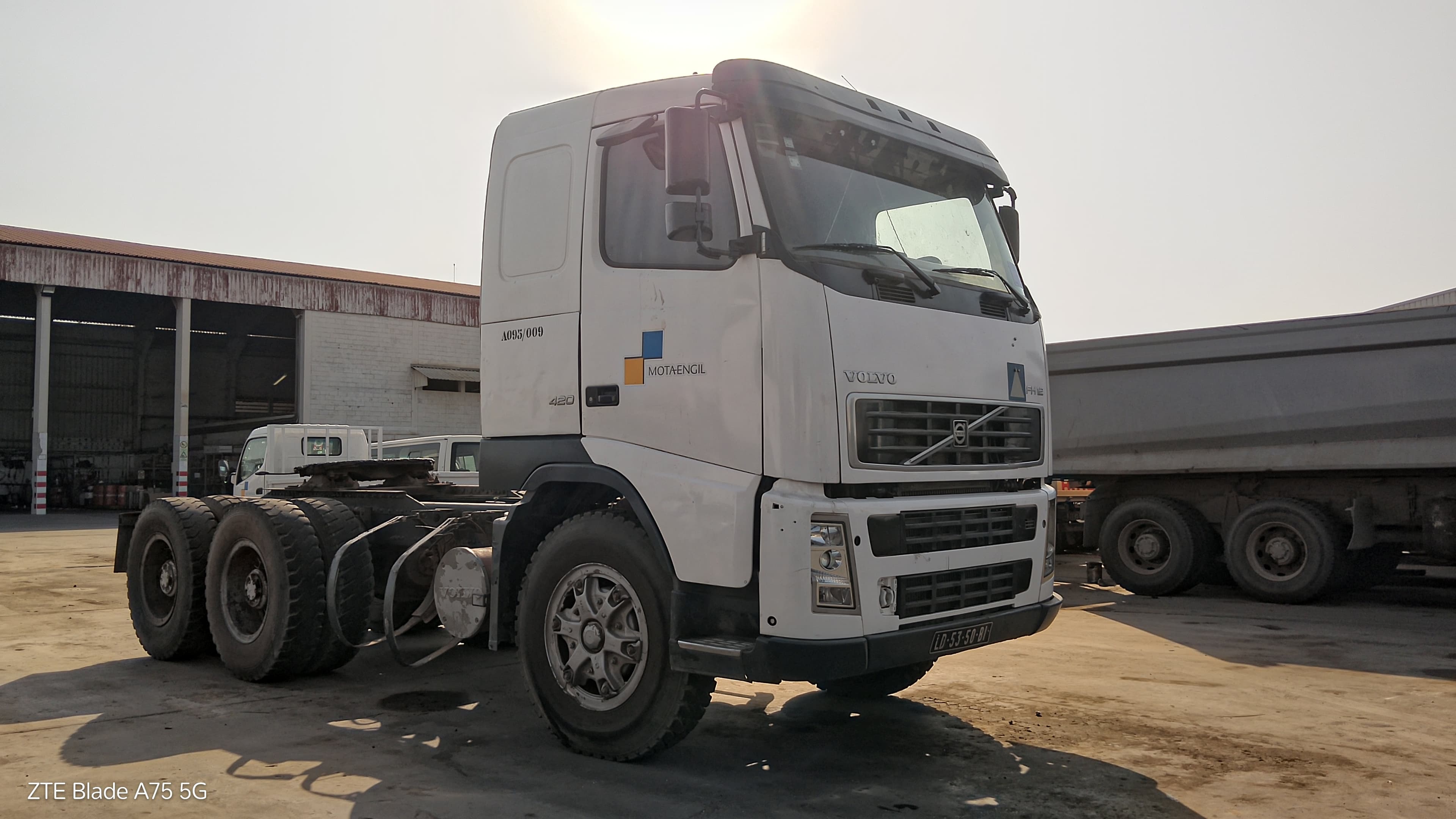 Camião Tractor 6X4 VOLVO  H 12 420 (6X4) — imagem 4