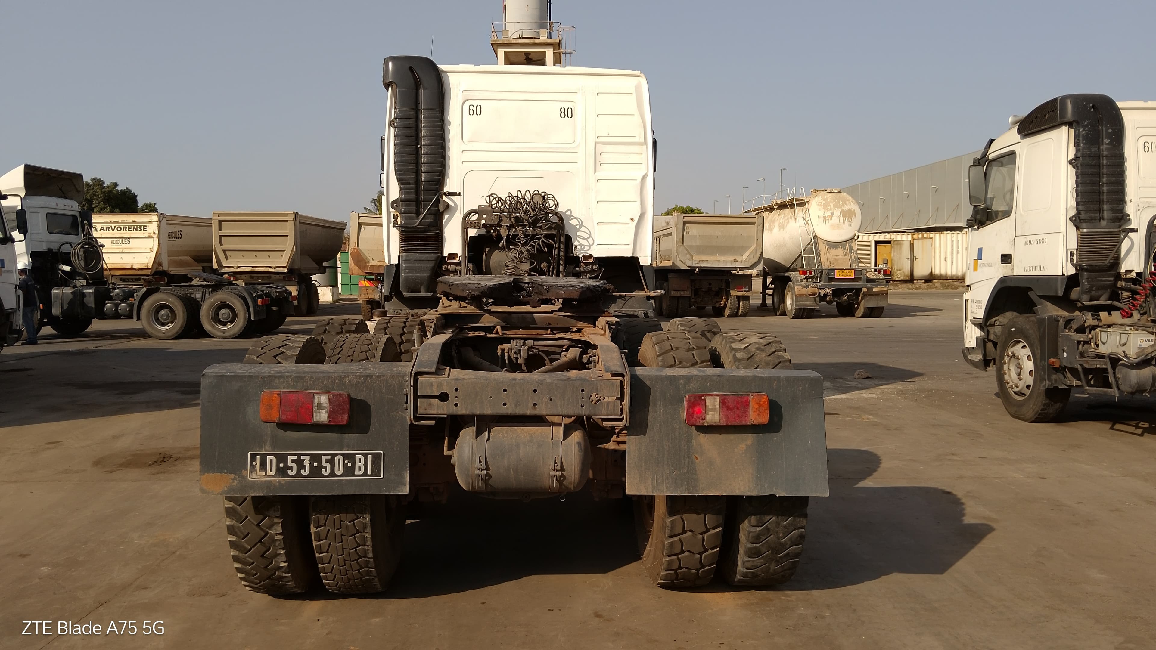 Camião Tractor 6X4 VOLVO  H 12 420 (6X4) — imagem 5