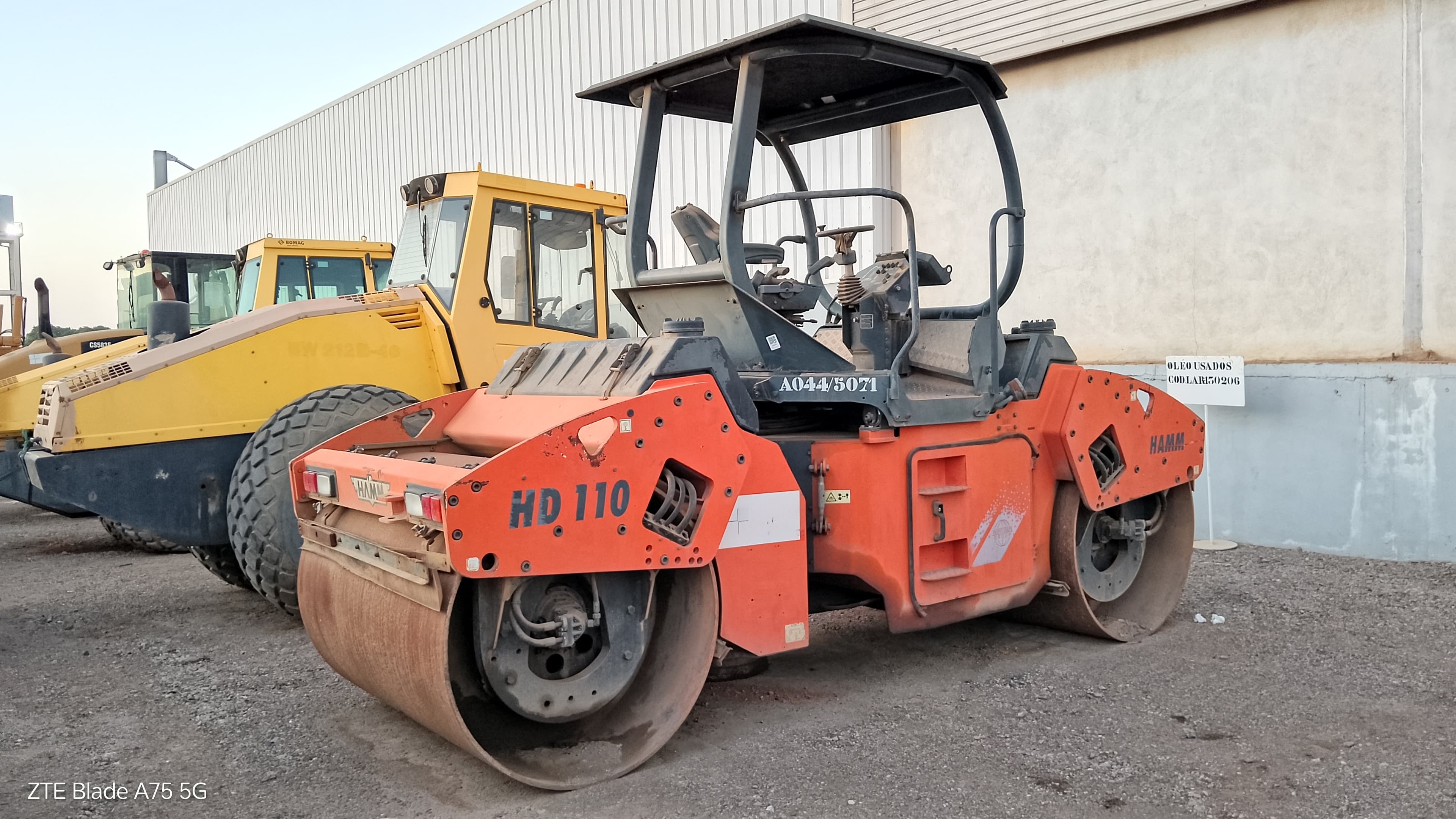 Cil. Auto-Prop. Vibr. Asfalto 10 T  HAMM  HD 110 — imagem 4