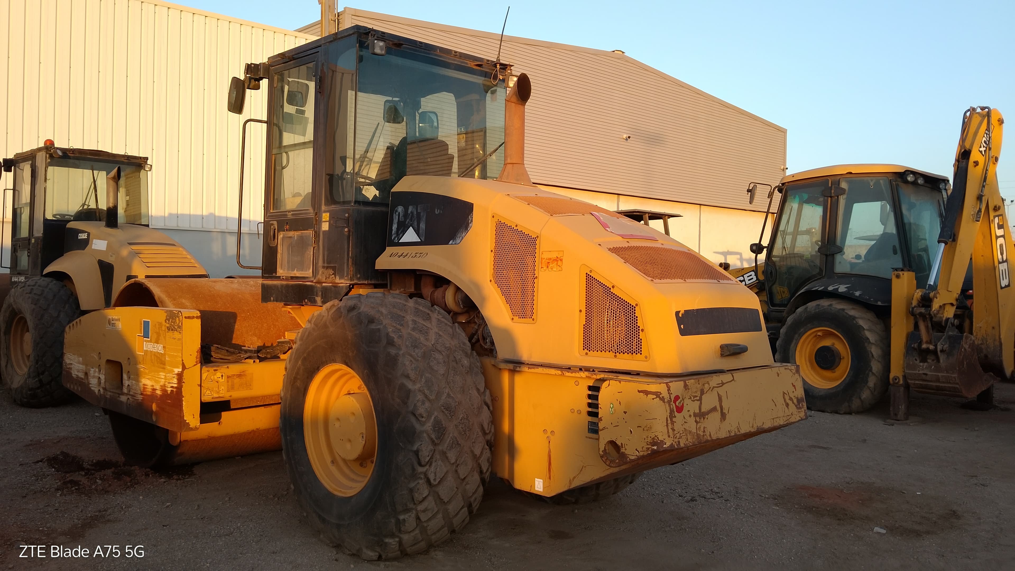 Cil. Auto-Prop. Vibrador Solos 19 T CATERPILLAR CS76 XT — imagem 4