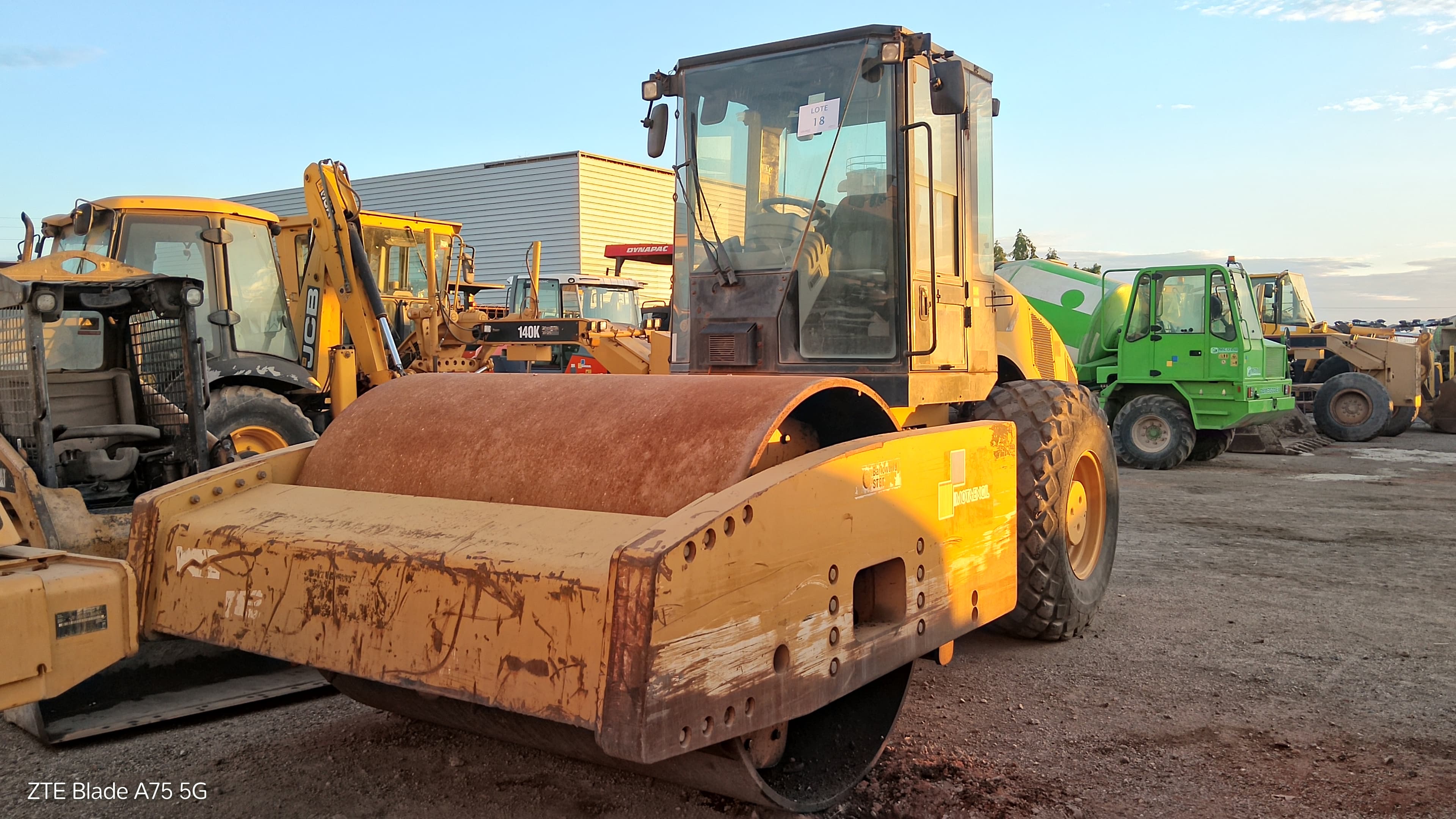 Cil. Auto-Prop. Vibrador Solos 19 T  CATERPILLAR CS76  XT