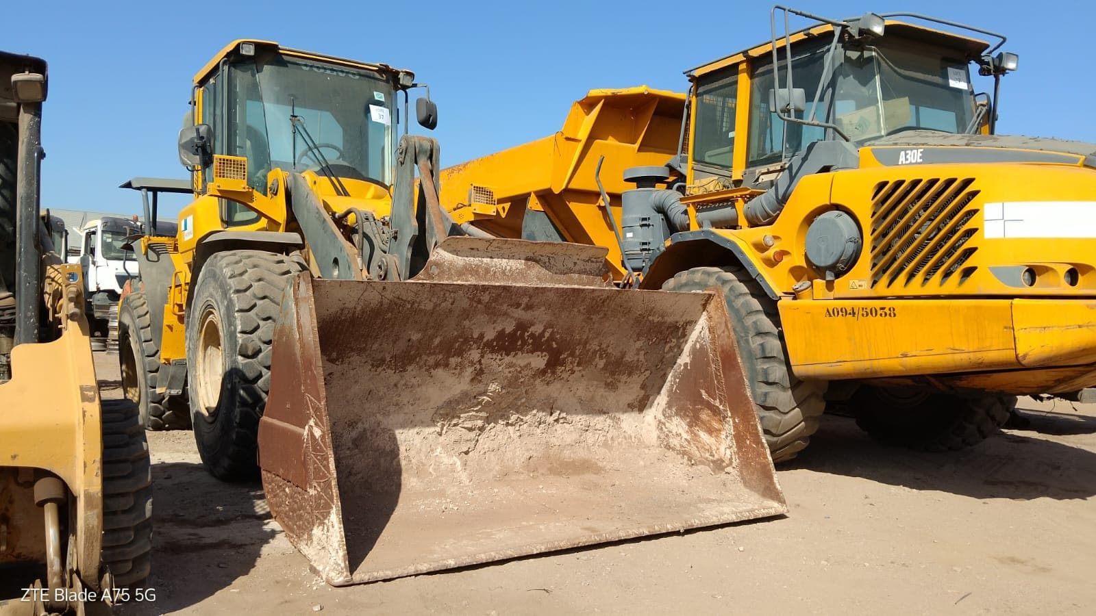 Pá Carregadora de Pneus 15 T   VOLVO L90 F