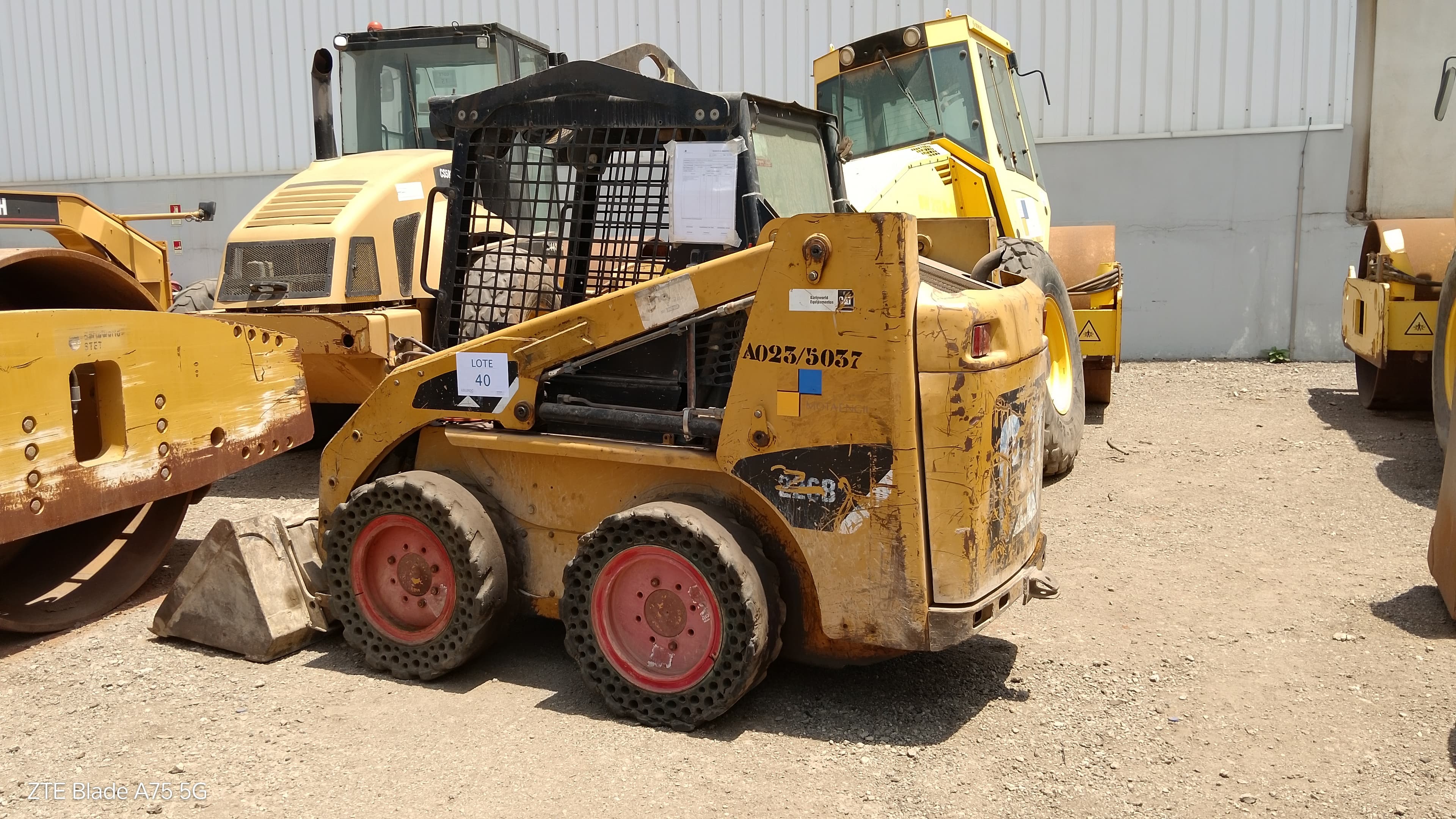 Mini Pá Carregadora CATERPILLAR 226 B2 — imagem 2