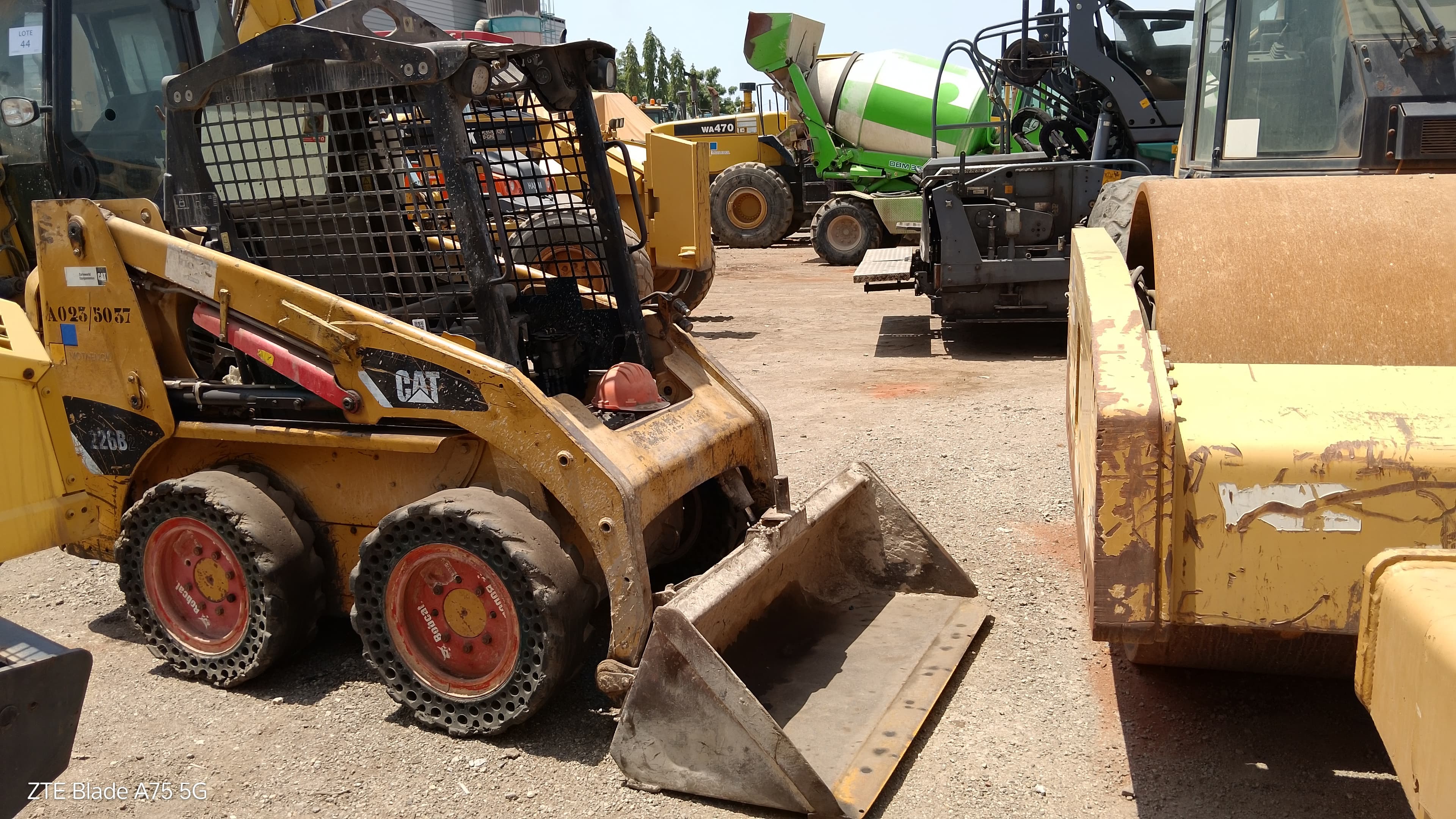 Mini Pá Carregadora CATERPILLAR 226 B2 — imagem 4