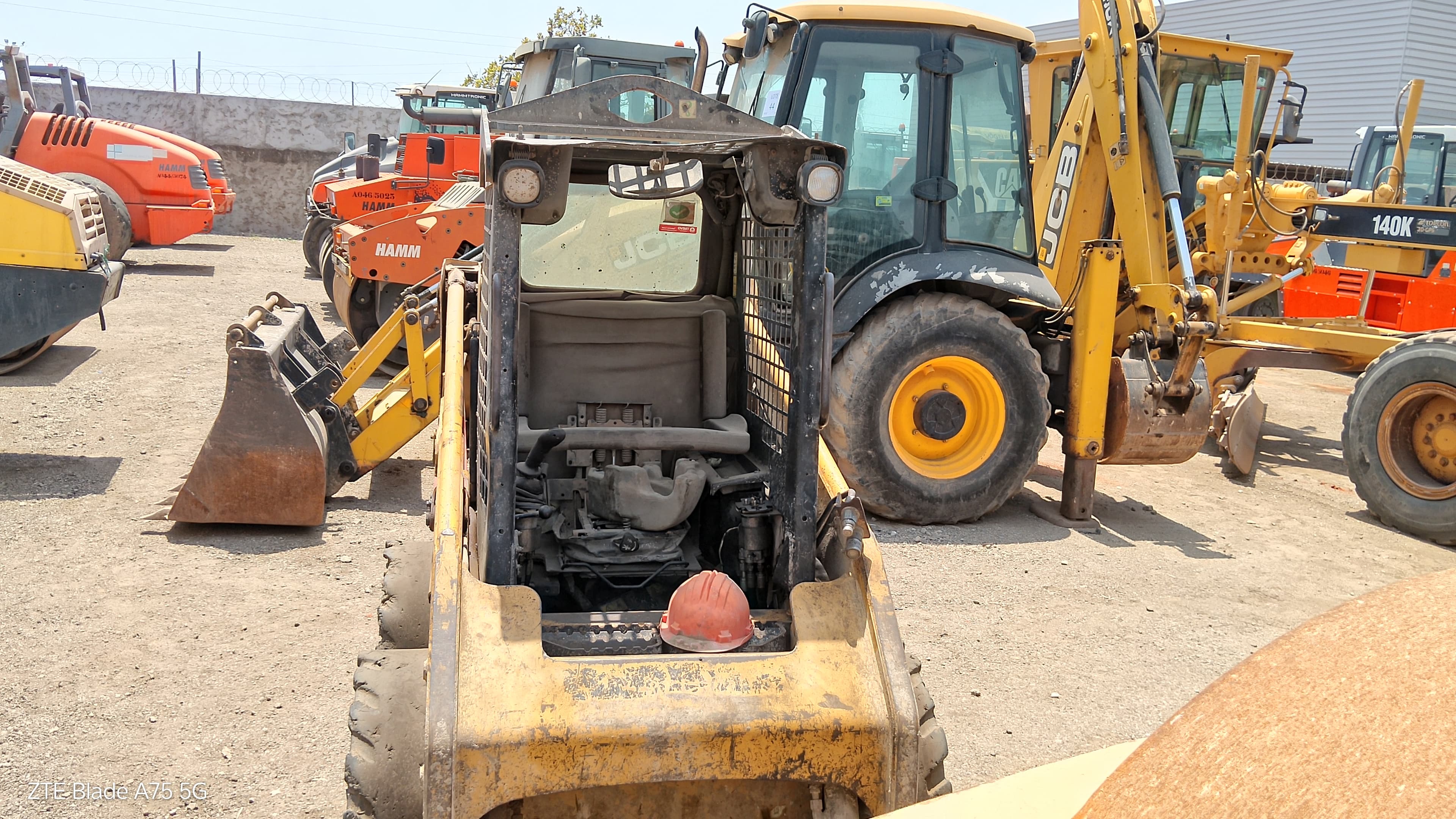 Mini Pá Carregadora CATERPILLAR 226 B2 — imagem 6