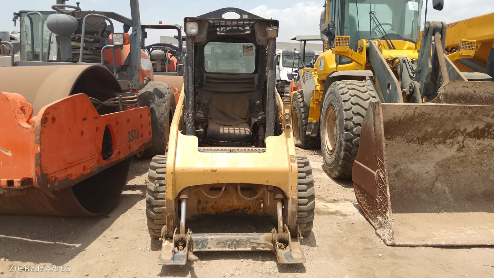 Mini Pá Carregadora CATERPILLAR 226 B2 — imagem 3