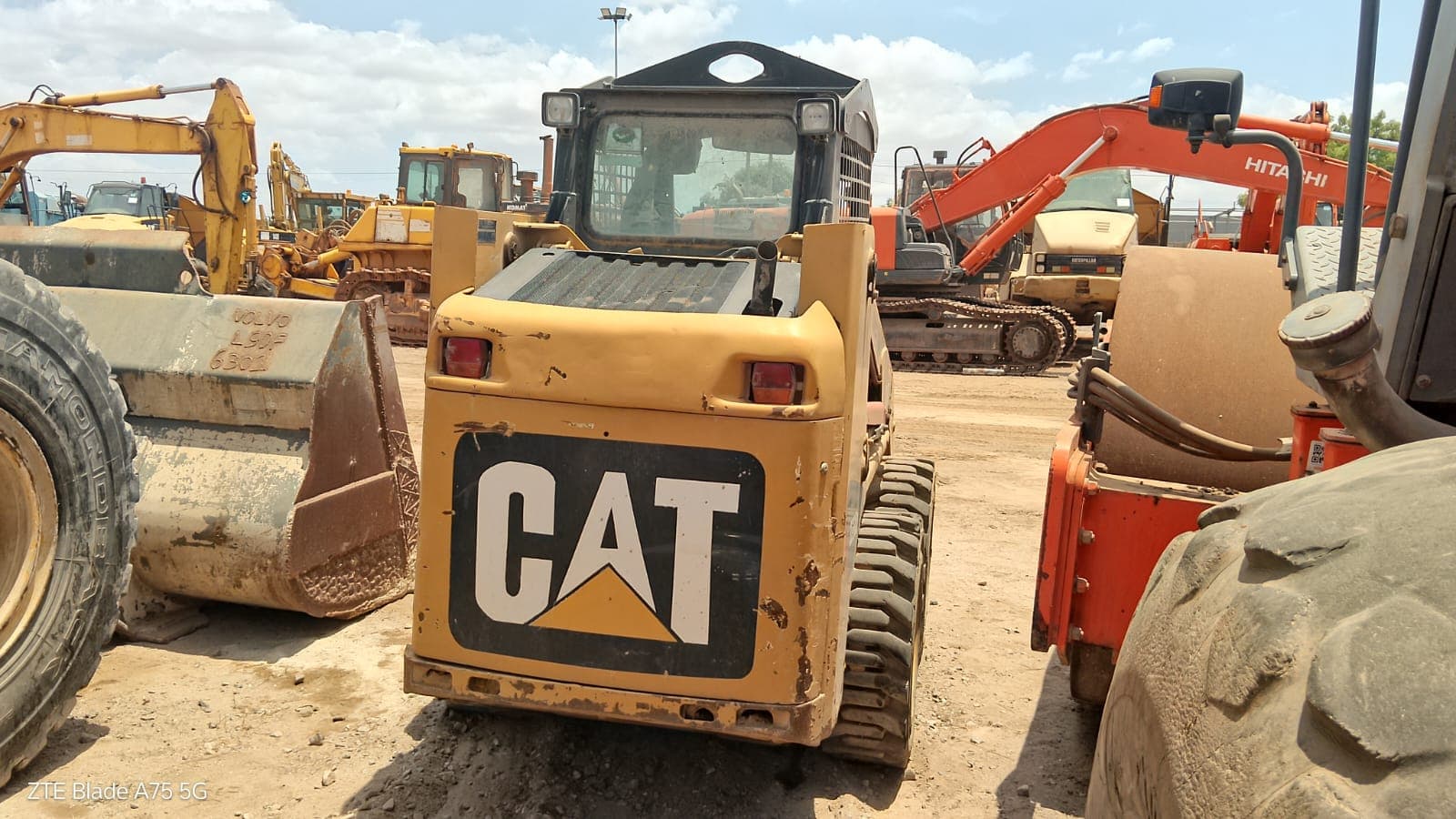 Mini Pá Carregadora CATERPILLAR 226 B2 — imagem 4
