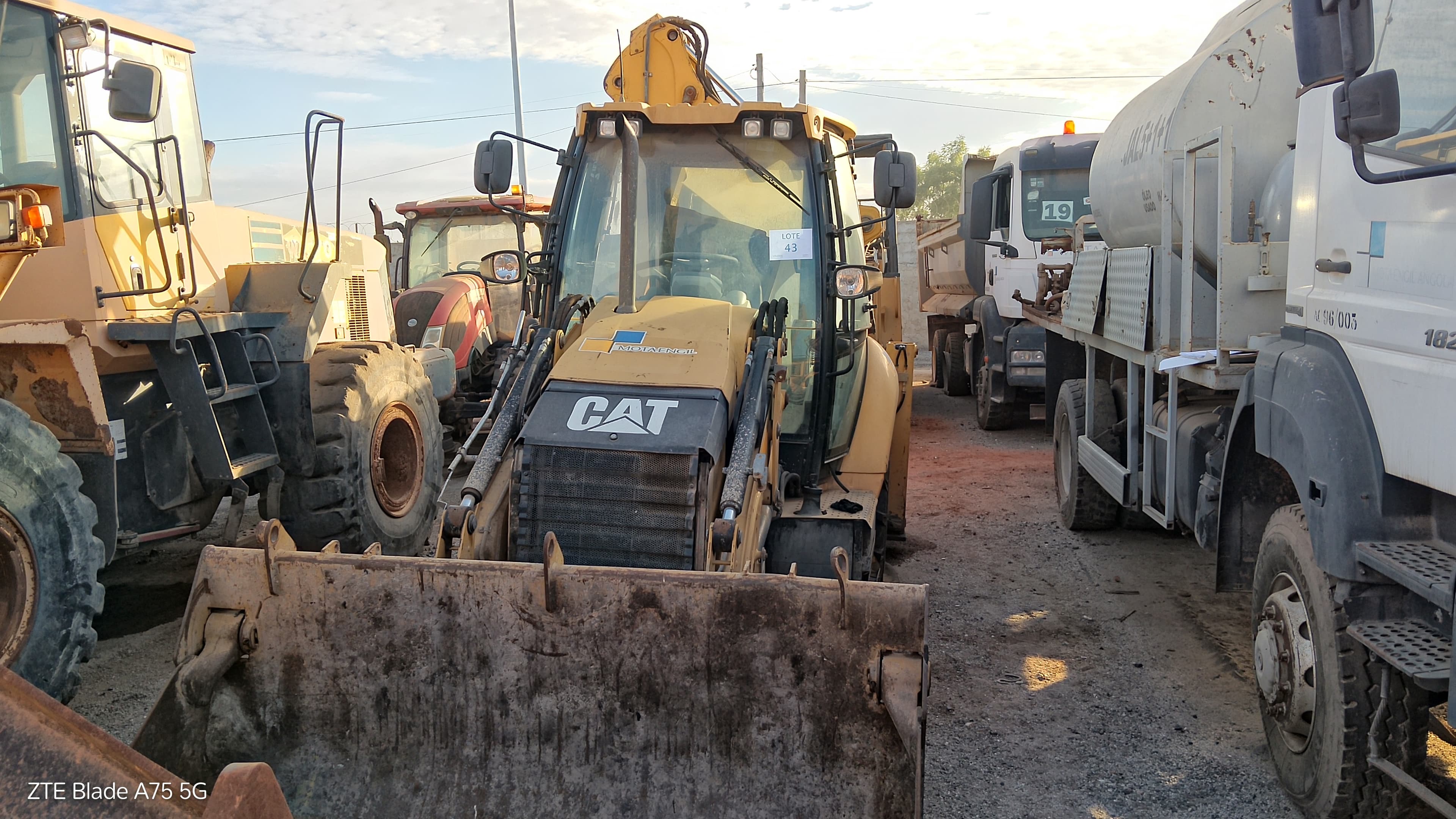 Retroescavadora  CATERPILLAR 428 F — imagem 2