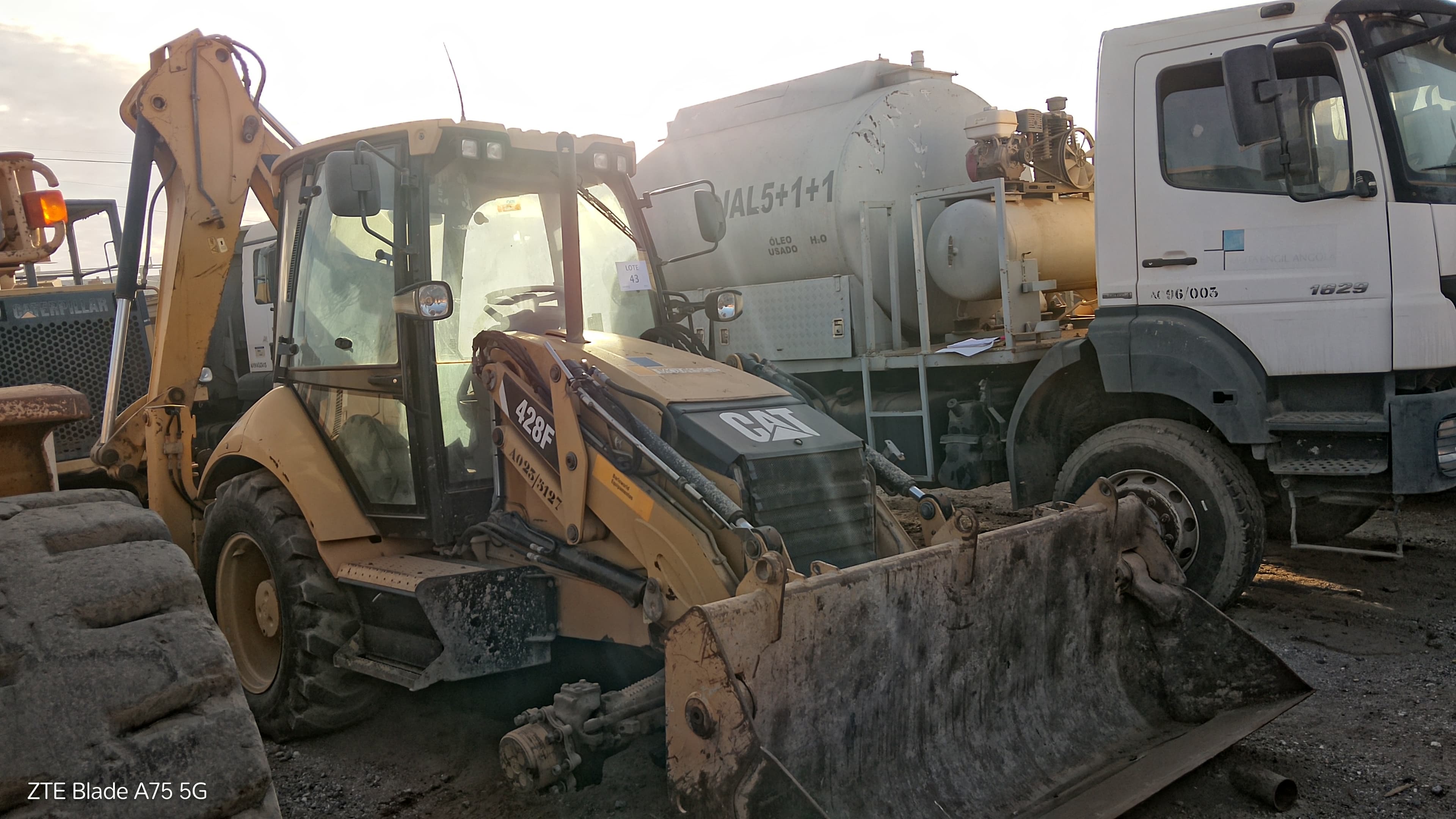 Retroescavadora  CATERPILLAR 428 F — imagem 1