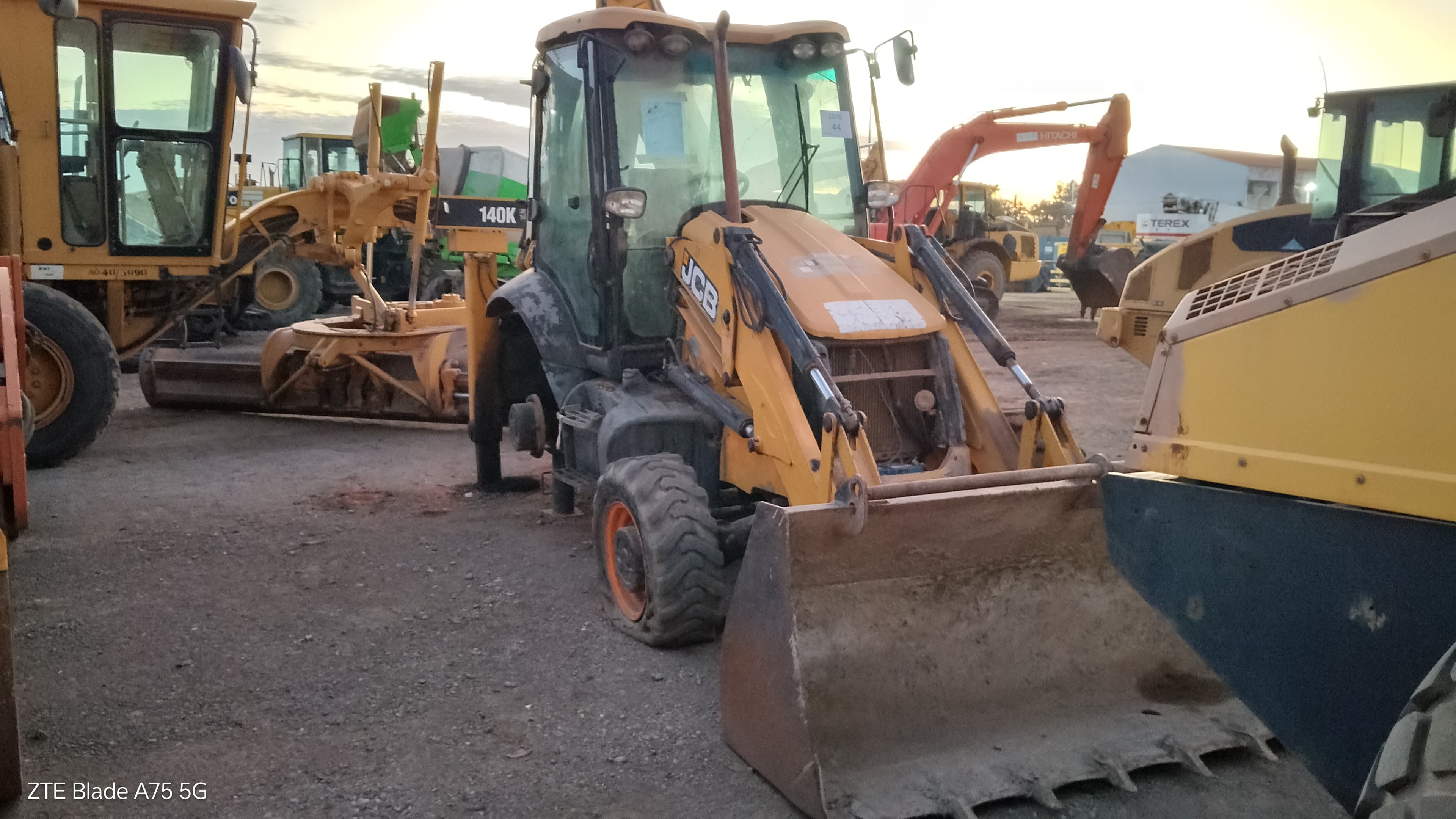 Retroescavadora JCB 3CX (4T) — imagem 2
