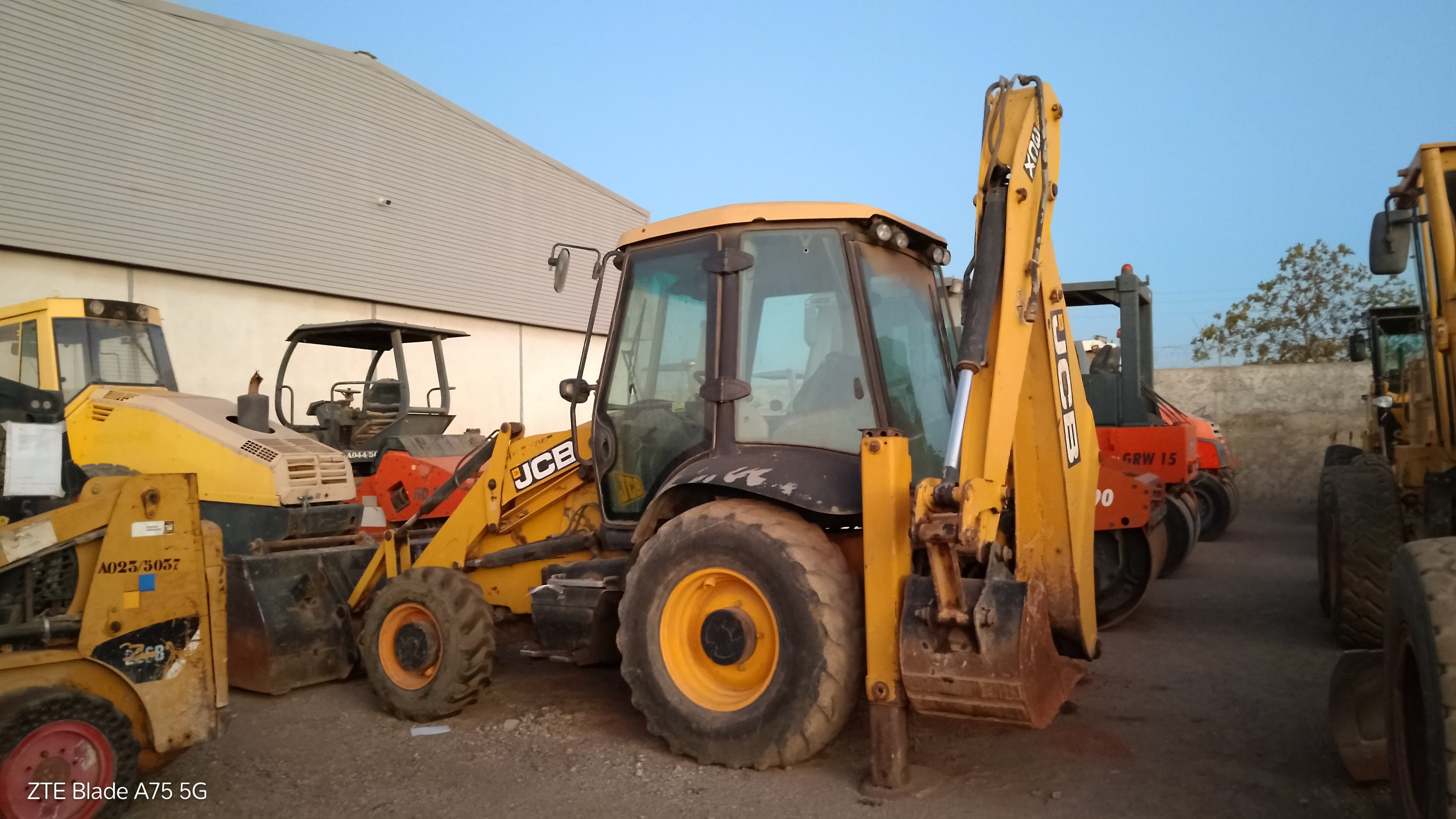 Retroescavadora JCB 3CX (4T) — imagem 5