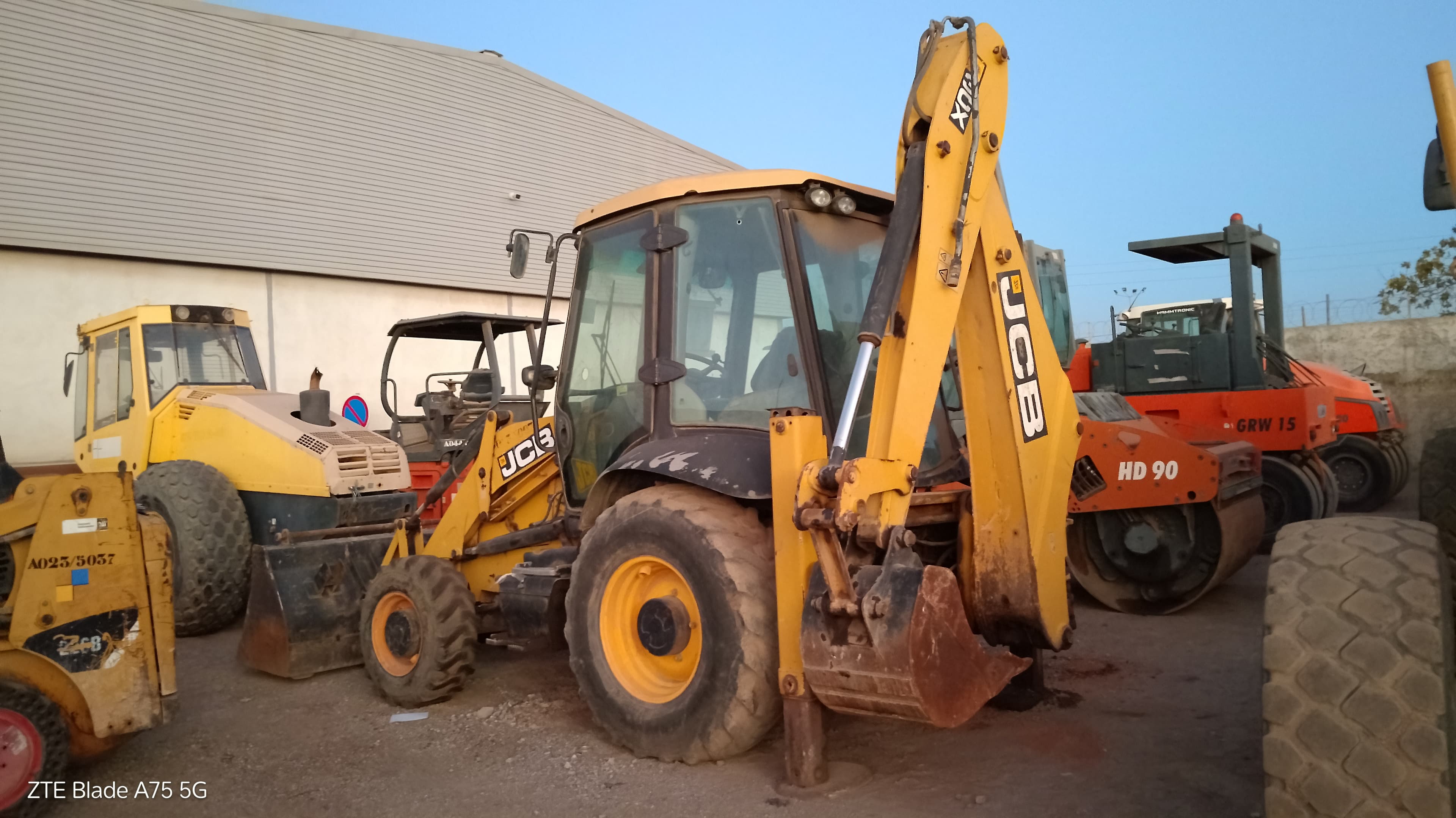 Retroescavadora JCB 3CX (4T) — imagem 4